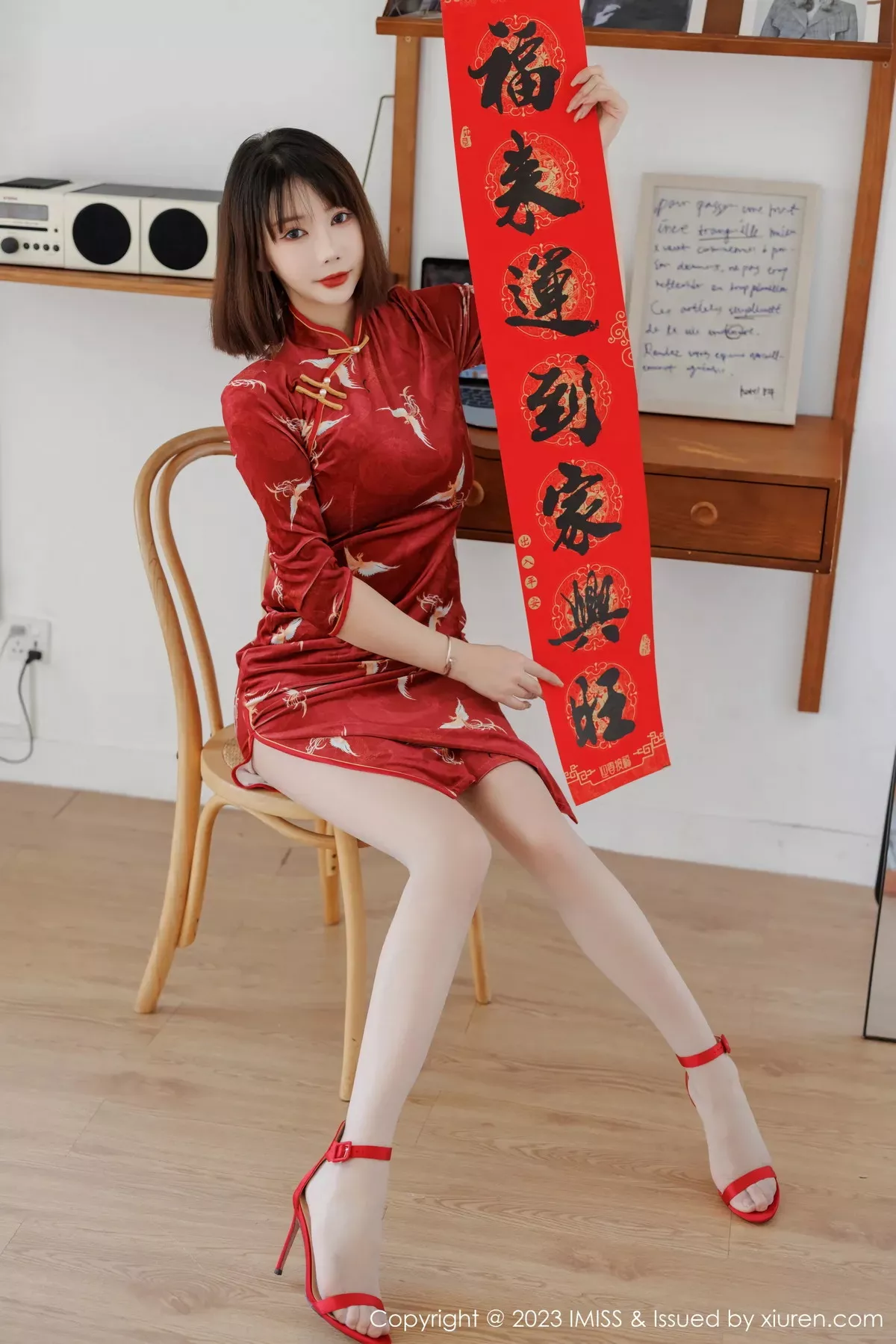 秀人集.com_[IMISS爱蜜社]Vol.716_模特Evon陈赞之性感红色旗袍露红色蕾丝内衣秀凹凸身材诱惑写真51P