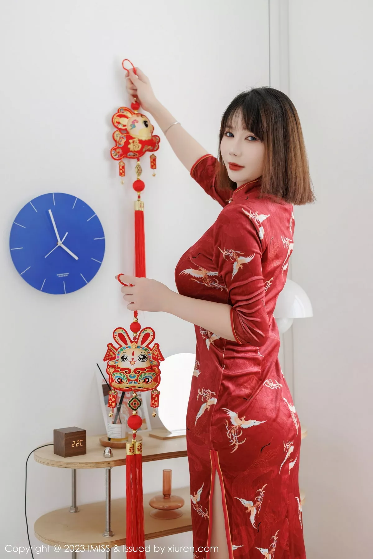 秀人集.com_[IMISS爱蜜社]Vol.716_模特Evon陈赞之性感红色旗袍露红色蕾丝内衣秀凹凸身材诱惑写真51P