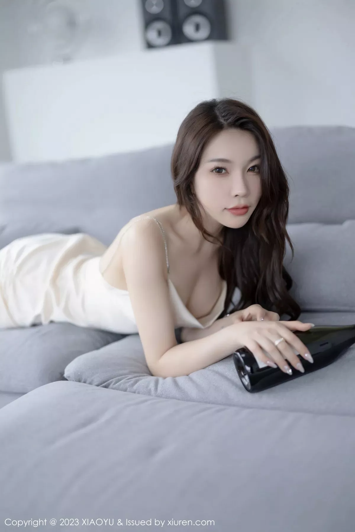 秀人集.com_[XiaoYu画语界]Vol.960_女神徐莉芝Booty性感米色吊带裙配原色丝袜秀娇美身段迷人写真85P