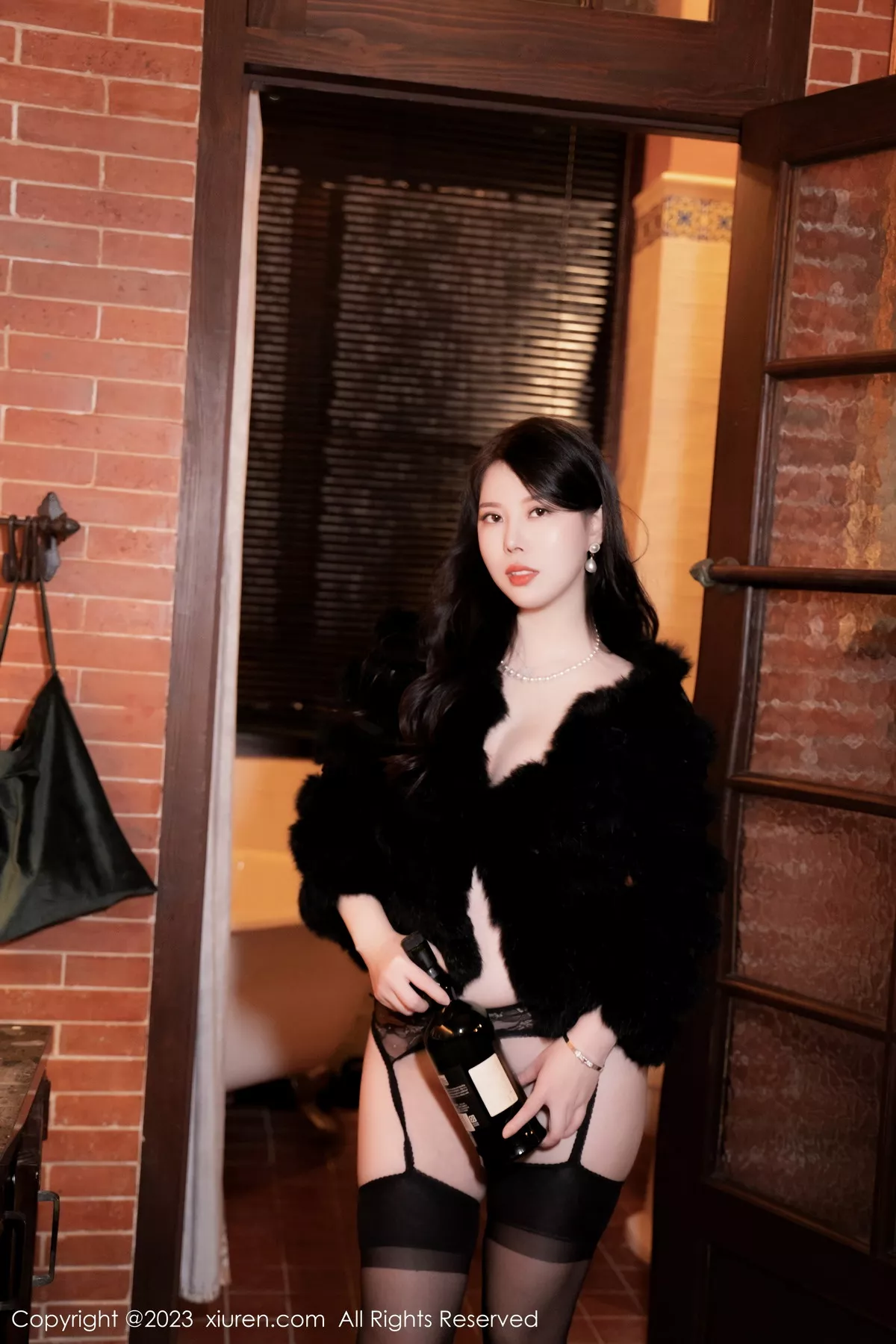 秀人集.com_[XiuRen秀人网]No.6225_模特白茹雪私房性感黑色毛衣配黑丝吊袜秀丰腴身材诱惑写真60P