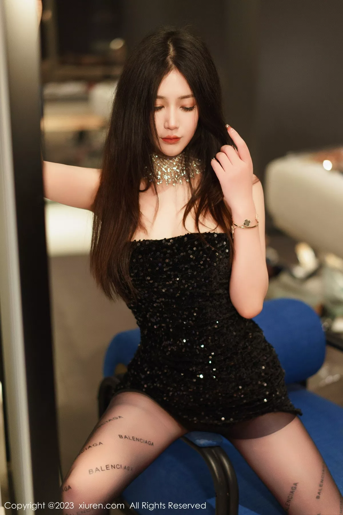 秀人集.com_[XiuRen秀人网]No.6244_模特laura阿姣黑色露肩连衣短裙配超薄黑丝秀翘臀美腿诱惑写真90P