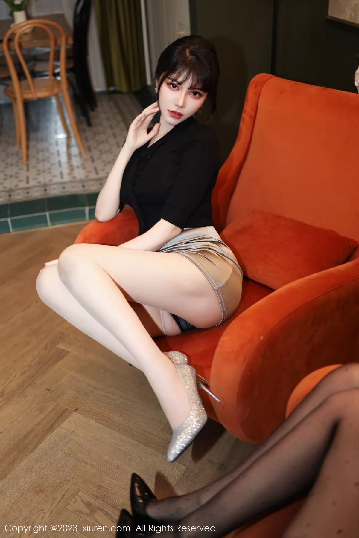 秀人集.com_[XiuRen秀人网]No.6256_模特桃桃子闺蜜剧情主题性感黑白丝袜系列秀美腿迷人诱惑写真85P