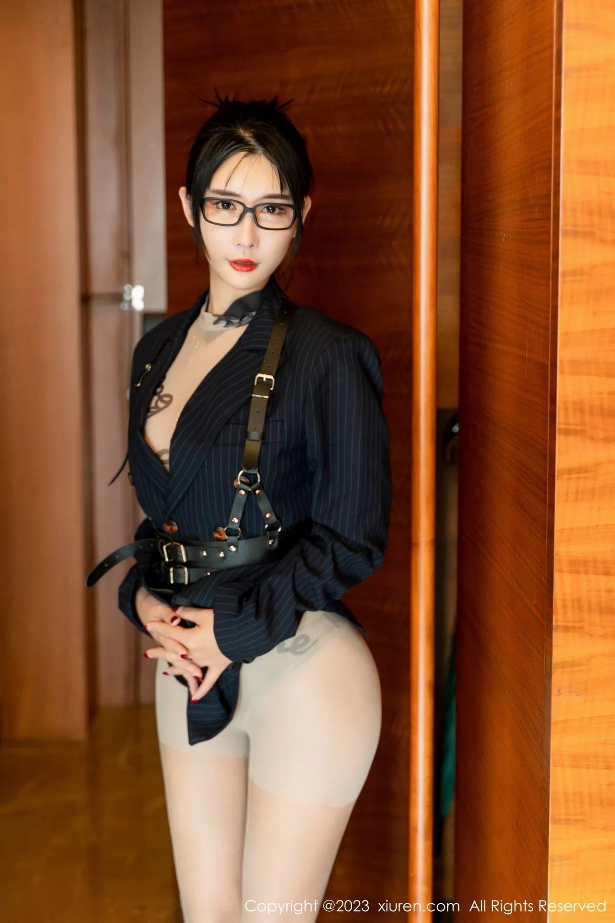 秀人集.com_[XiuRen秀人网]No.6255_模特夏沫沫tifa私人秘书主题性感超薄肉丝秀完美身材诱惑写真62P