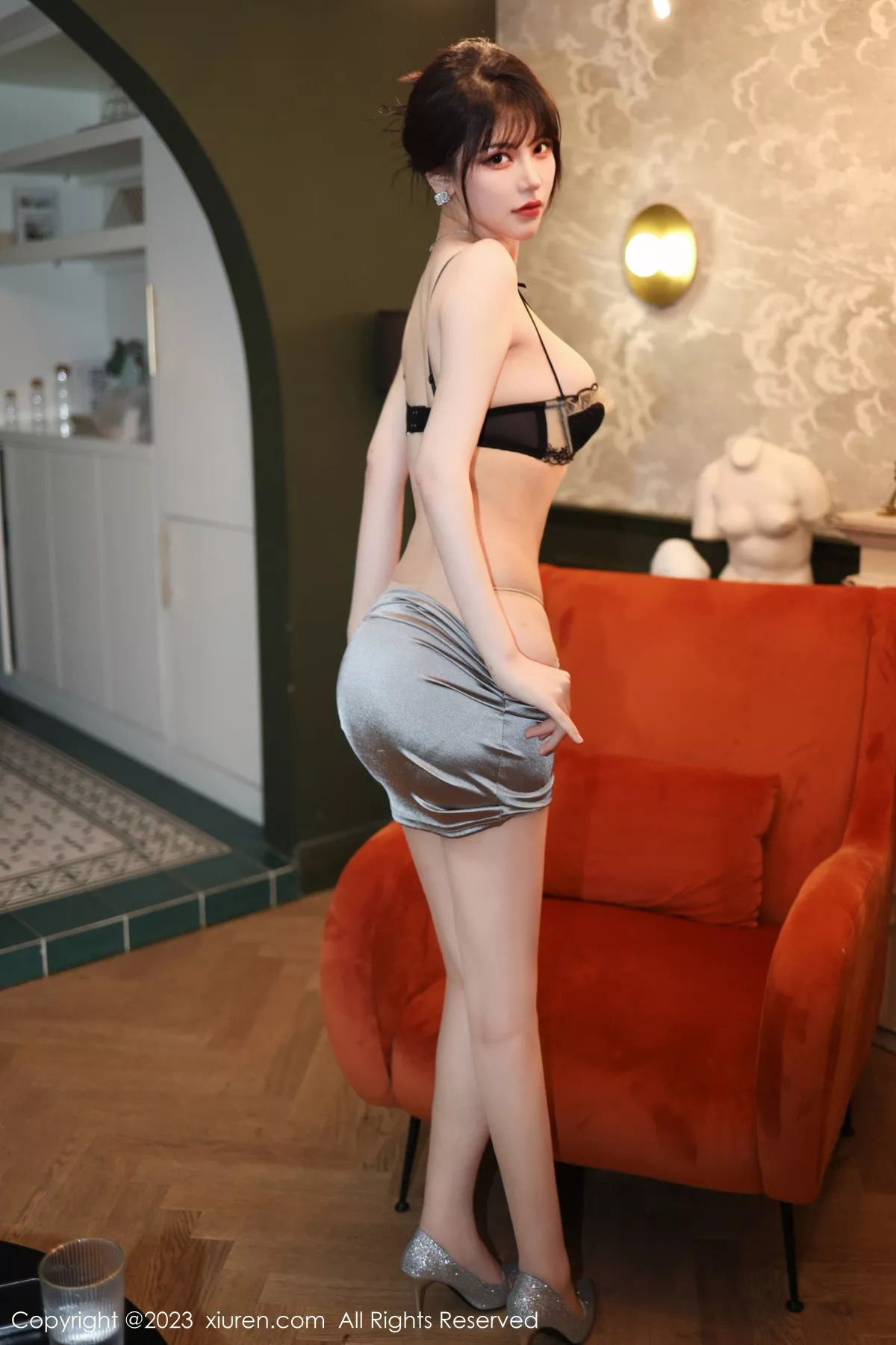 秀人集.com_[XiuRen秀人网]No.6256_模特桃桃子闺蜜剧情主题性感黑白丝袜系列秀美腿迷人诱惑写真85P