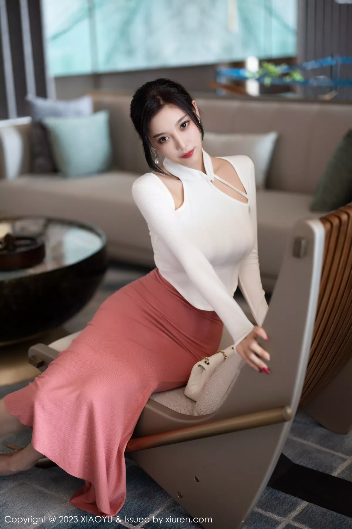 秀人集.com_[XiaoYu画语界]Vol.965_女神杨晨晨Yome白色上衣配淡红长裙露吊坠内衣完美诱惑写真91P