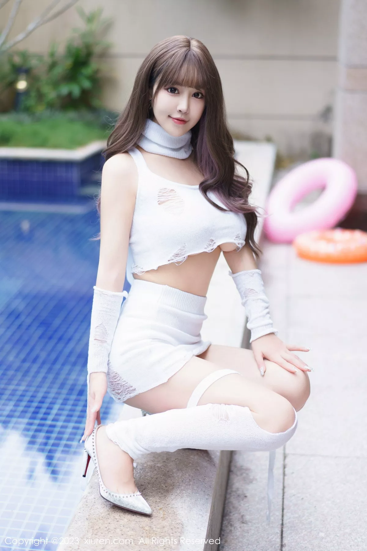 秀人集.com_[XiuRen秀人网]No.6261_女神朱可儿Flora白色短款上衣配短裙秀雪峰美臀丰满诱惑写真80P