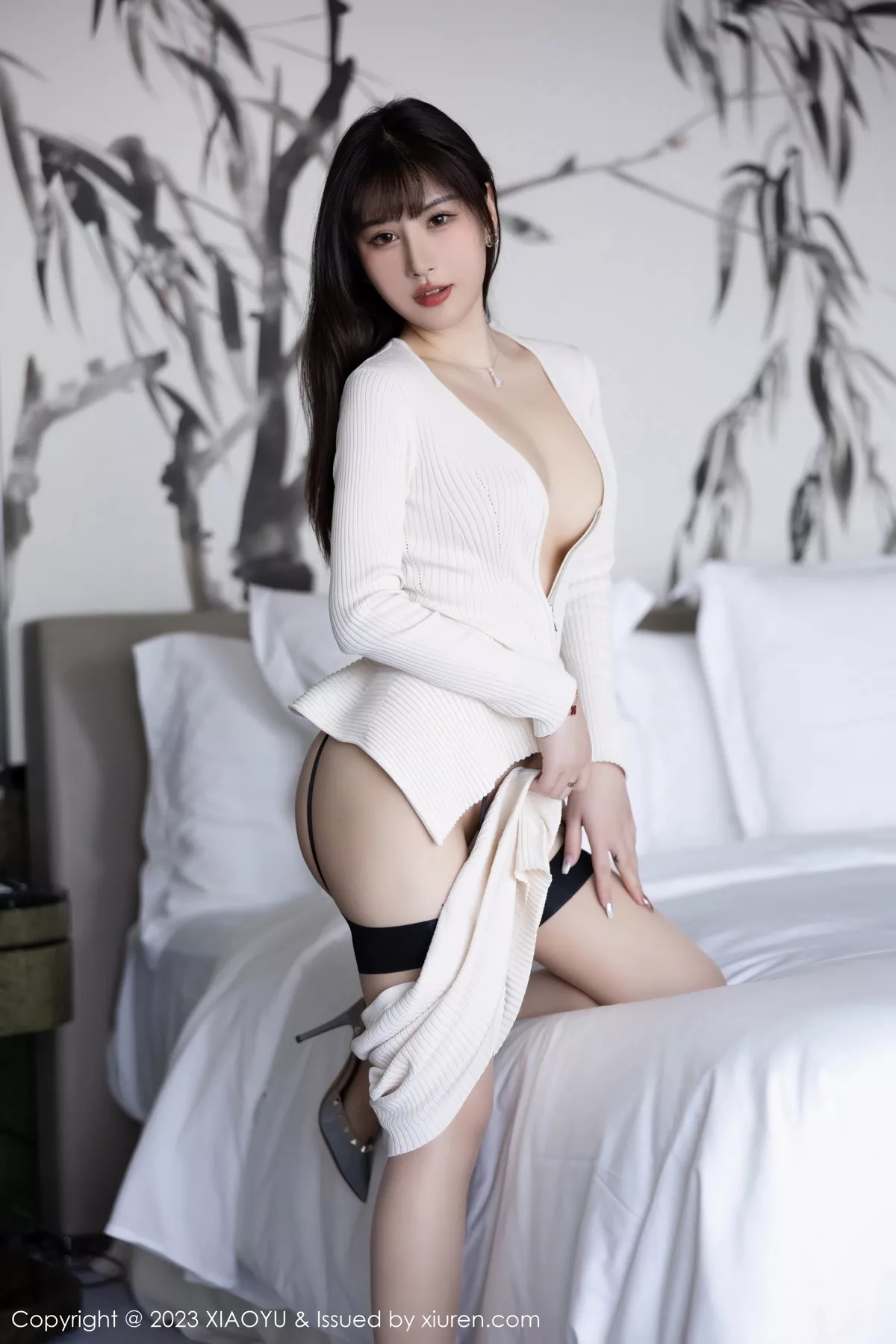 秀人集.com_[XiaoYu画语界]Vol.966_模特张欣欣性感白色开胸衣配肉丝吊袜秀曼妙身姿迷人诱惑写真87P