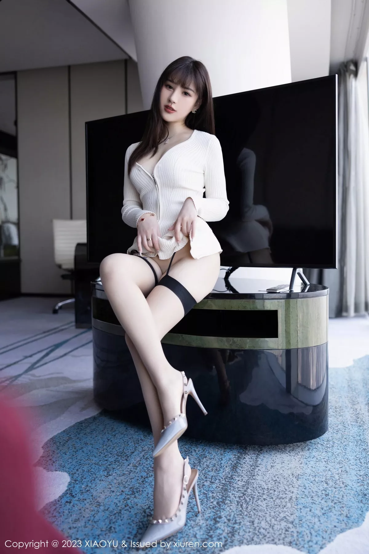 秀人集.com_[XiaoYu画语界]Vol.966_模特张欣欣性感白色开胸衣配肉丝吊袜秀曼妙身姿迷人诱惑写真87P