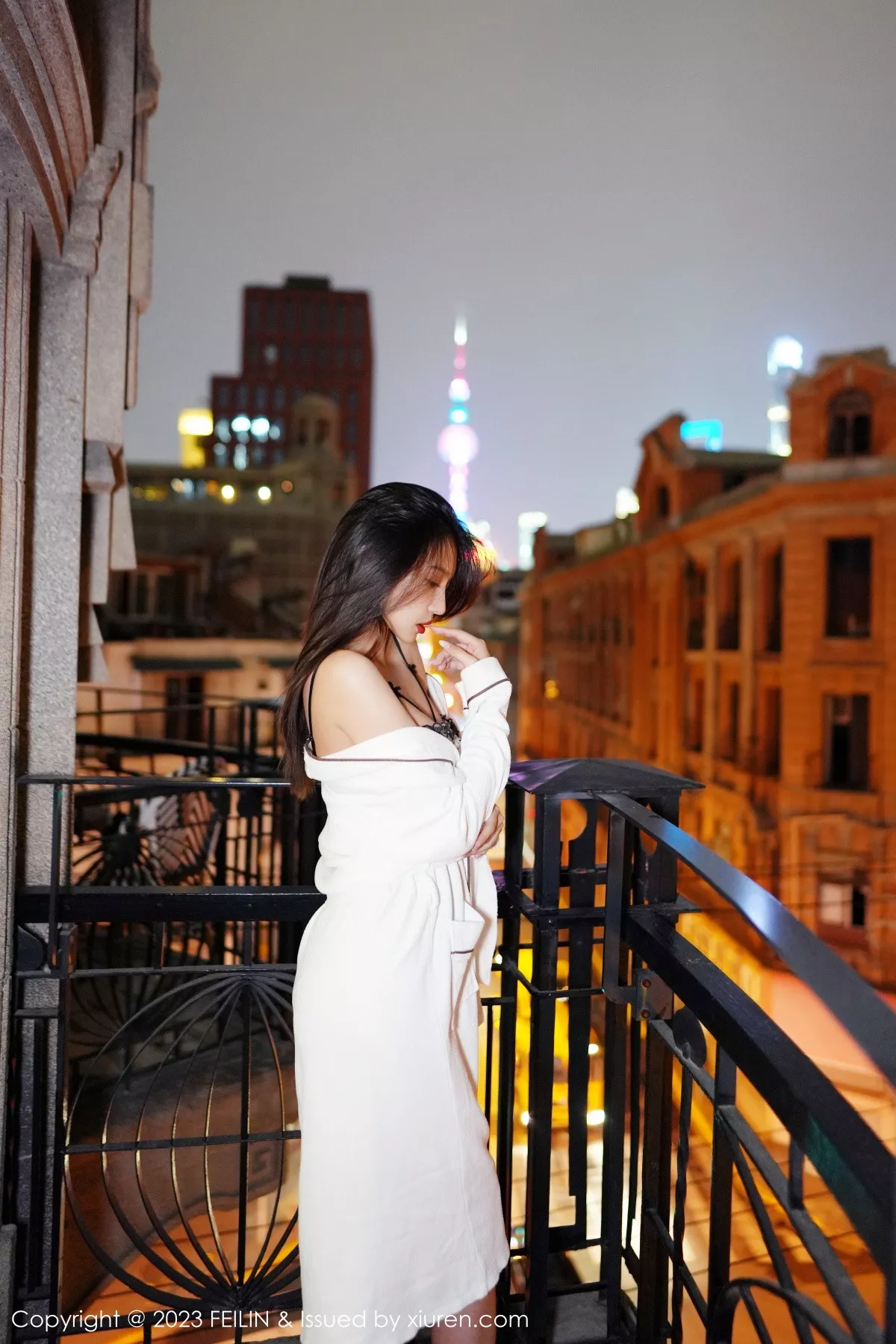 秀人集.com_[FeiLin嗲囡囡]VOL.464_女神冯木木LRIS私房脱白色睡袍露黑色内衣配黑丝吊袜诱惑写真89P