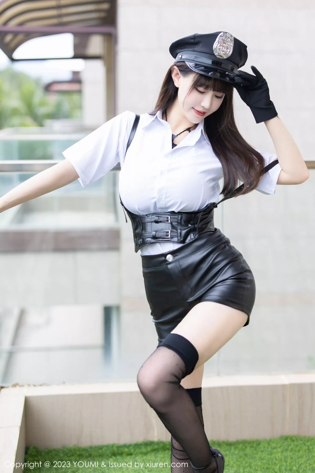 秀人集.com_[YouMi尤蜜荟]Vol.893_女神朱可儿Flora女警制服白T配皮短裤露黑色内衣丰满诱惑写真80P