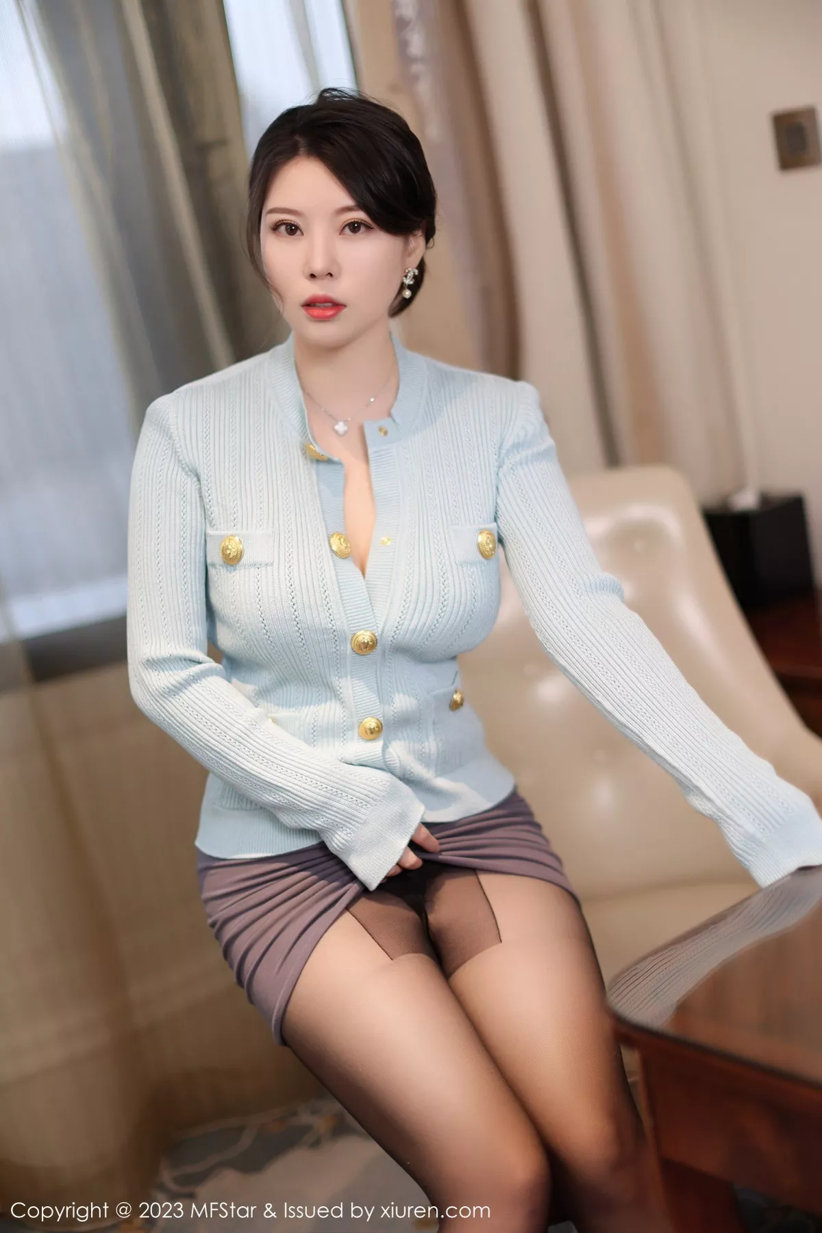 秀人集.com_[MFStar模范学院]Vol.582_模特白茹雪阳朔旅拍性感淡蓝上衣配灰短裙露黑色内衣诱惑写真60P