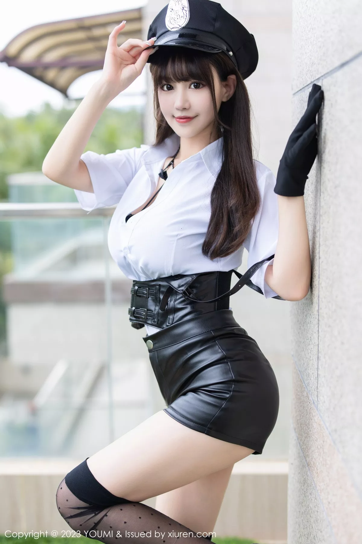 秀人集.com_[YouMi尤蜜荟]Vol.893_女神朱可儿Flora女警制服白T配皮短裤露黑色内衣丰满诱惑写真80P