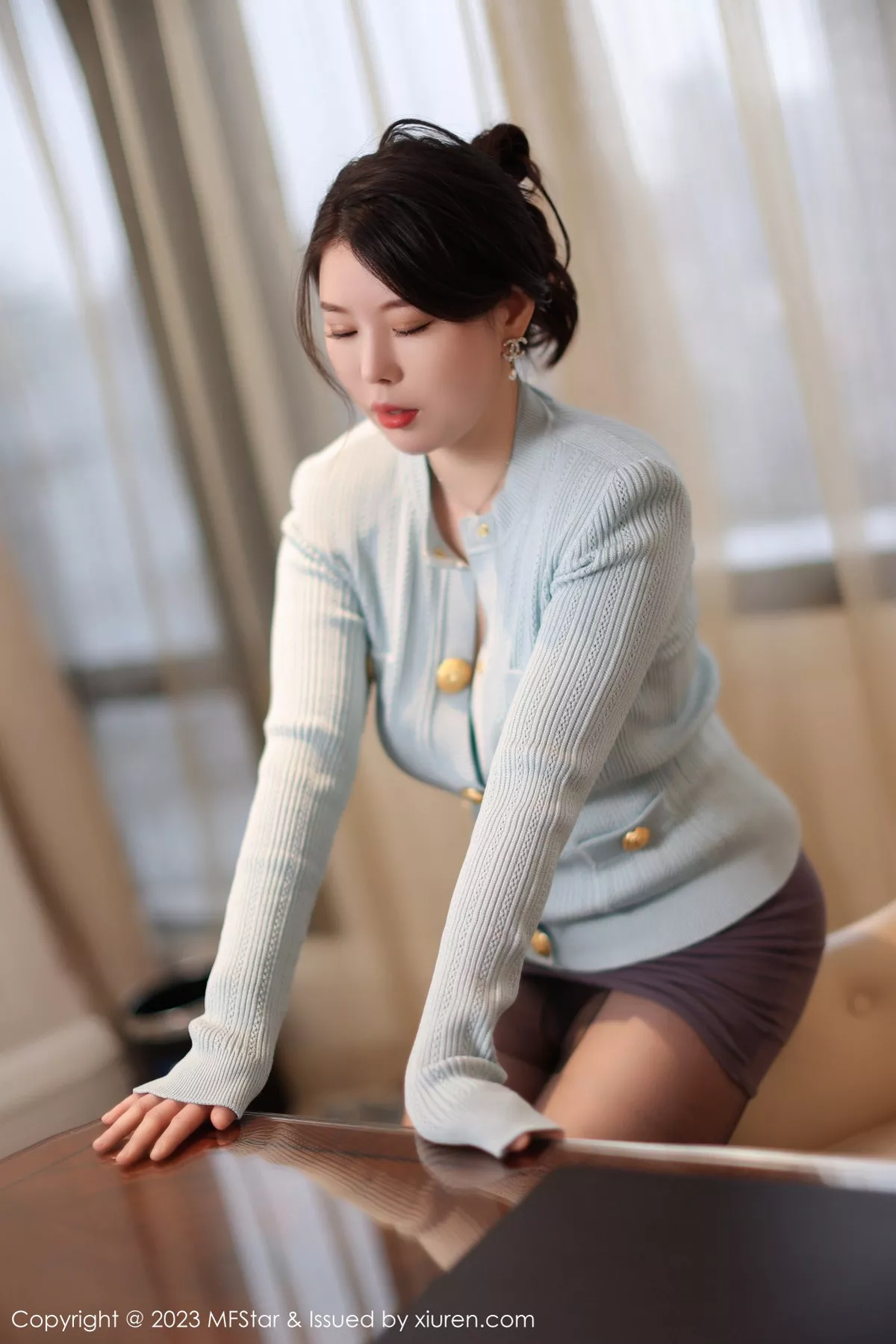 秀人集.com_[MFStar模范学院]Vol.582_模特白茹雪阳朔旅拍性感淡蓝上衣配灰短裙露黑色内衣诱惑写真60P