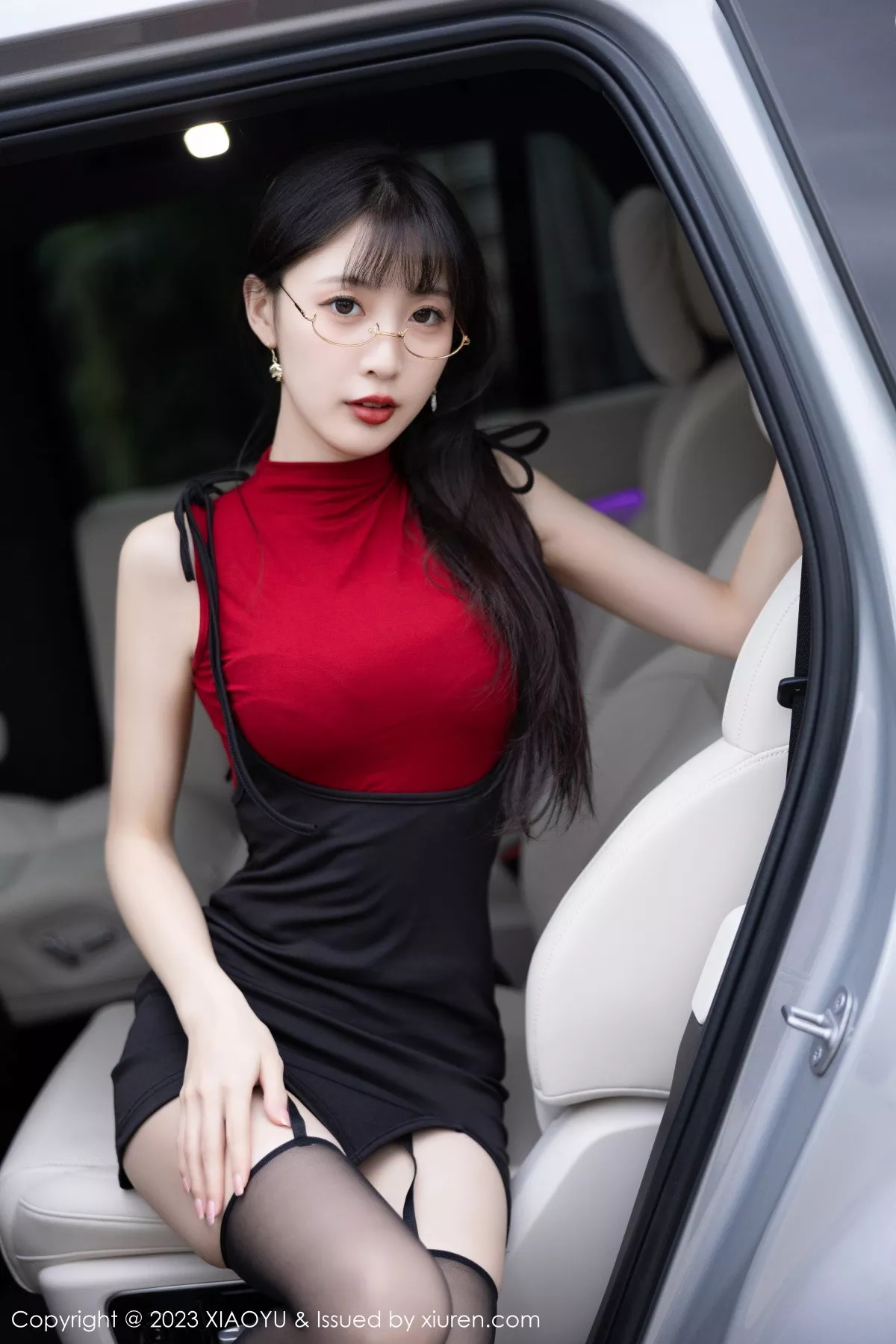 秀人集.com_[XiaoYu画语界]Vol.950_模特林星阑户外车拍性感黑色内衣配黑丝吊袜秀曼妙身姿诱惑写真85P