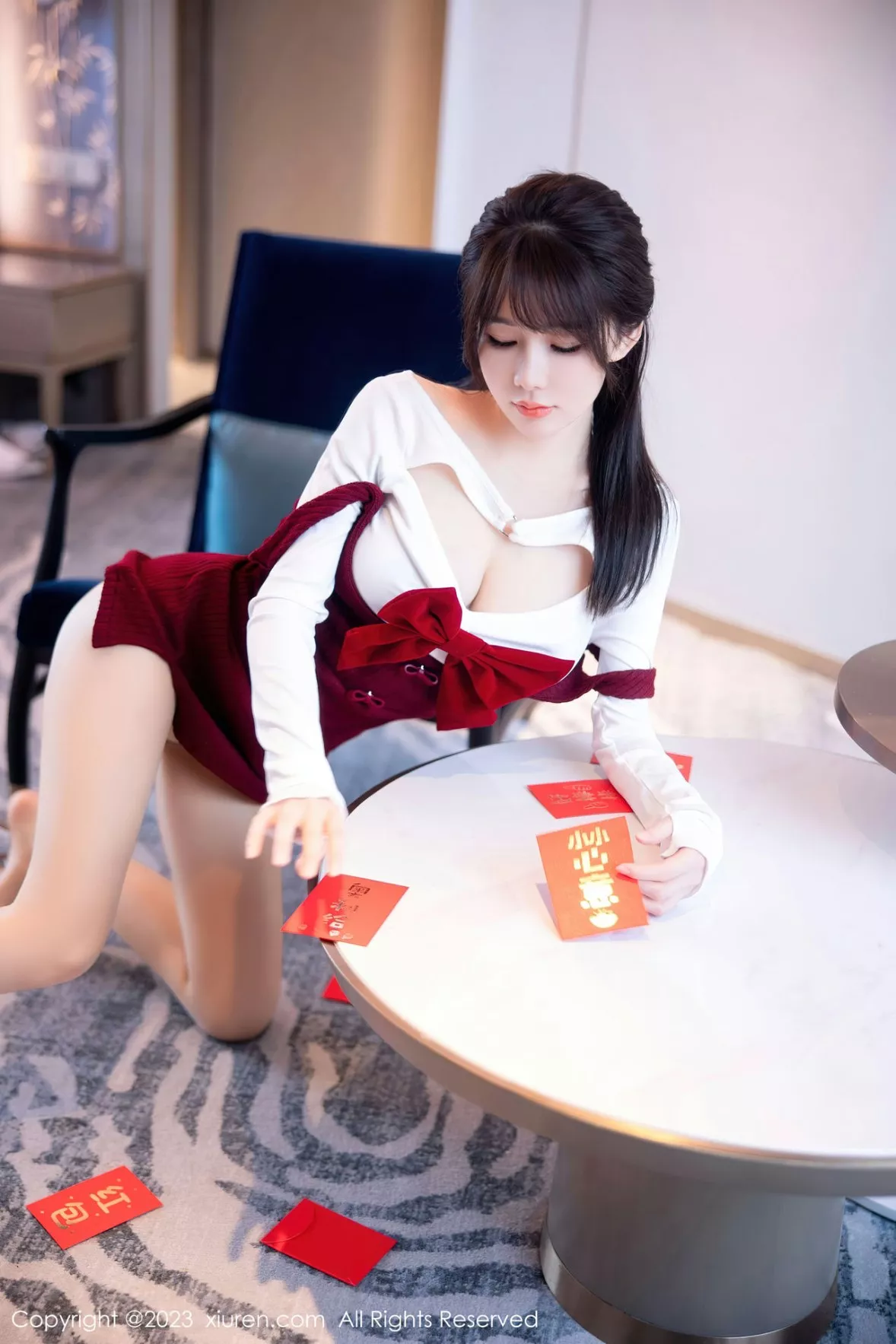 秀人集.com_[XiuRen秀人网]No.6168_模特婠婠么新春主题私房床上脱低胸服饰秀绝美身材迷人诱惑写真84P