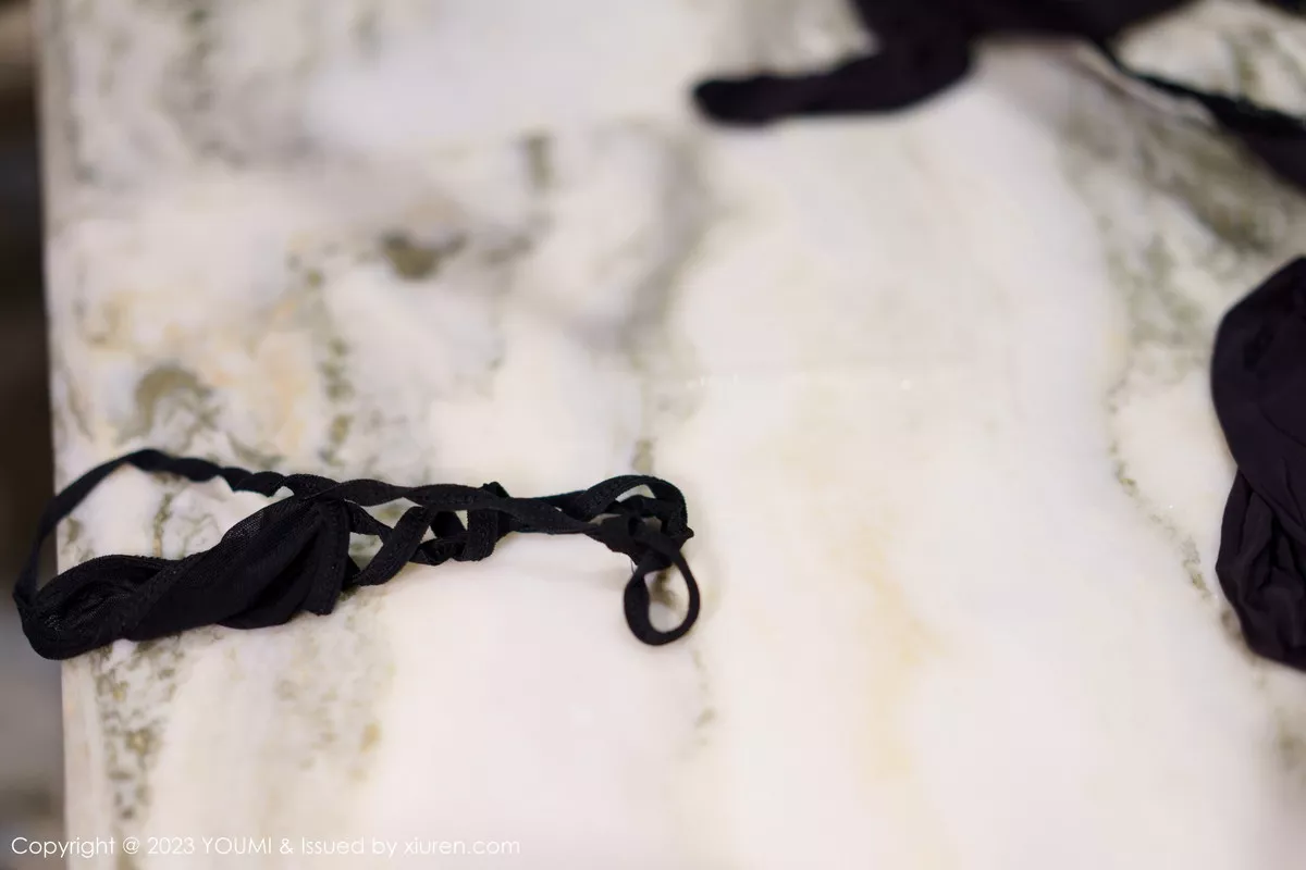 秀人集.com_[YouMi尤蜜荟]Vol.894_女神Carol周妍希三亚旅拍黑色蕾丝薄纱内衣配黑丝吊袜诱惑写真110P