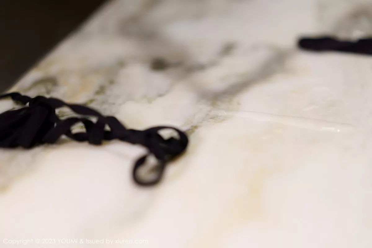 秀人集.com_[YouMi尤蜜荟]Vol.894_女神Carol周妍希三亚旅拍黑色蕾丝薄纱内衣配黑丝吊袜诱惑写真110P