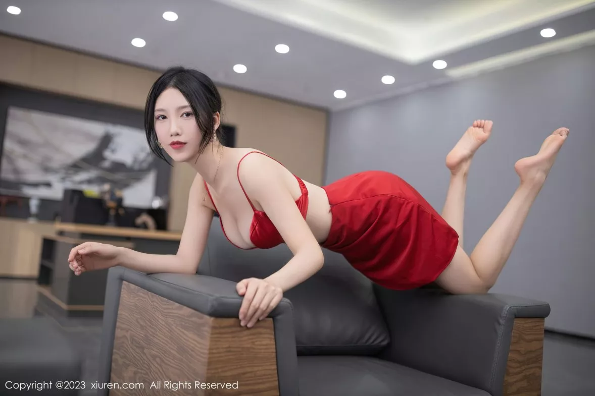 秀人集.com_[XiuRen秀人网]No.6189_模特利世女老板角色红色薄透上衣配红短裙露红色内衣诱惑写真73P