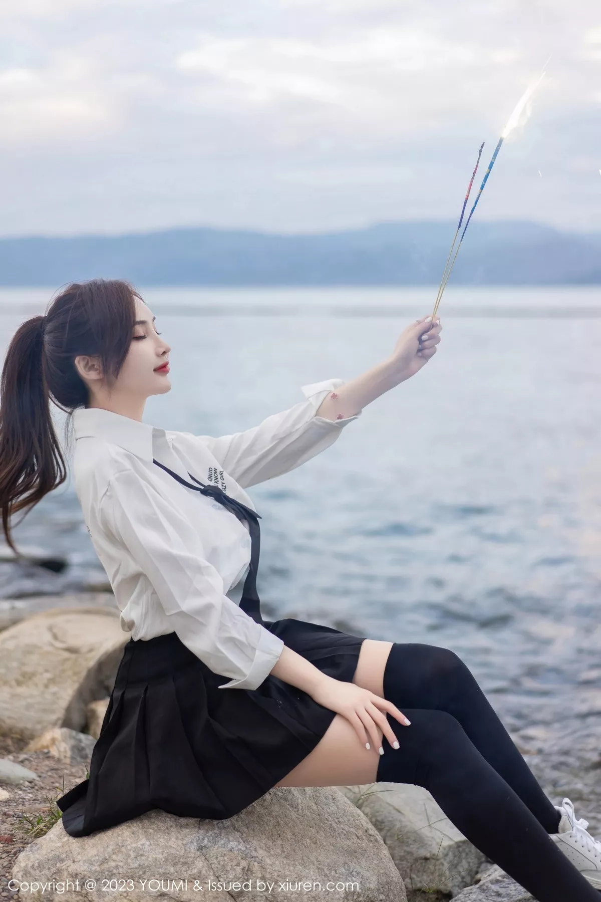 秀人集.com_[YouMi尤蜜荟]Vol.903_女神Carol周妍希大理旅拍性感白T配黑短裙秀完美身材迷人写真100P