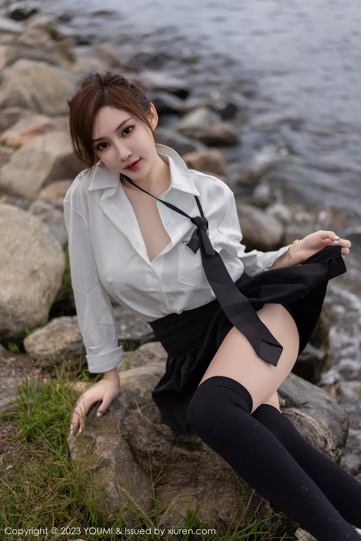 秀人集.com_[YouMi尤蜜荟]Vol.903_女神Carol周妍希大理旅拍性感白T配黑短裙秀完美身材迷人写真100P