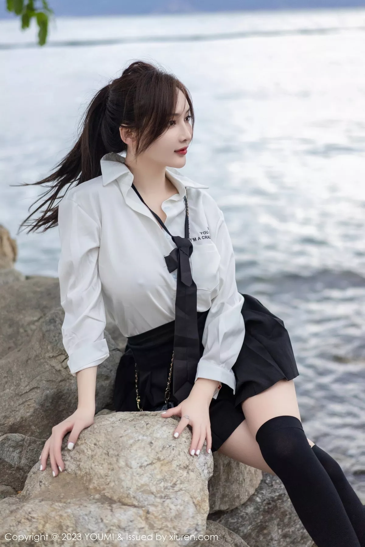 秀人集.com_[YouMi尤蜜荟]Vol.903_女神Carol周妍希大理旅拍性感白T配黑短裙秀完美身材迷人写真100P