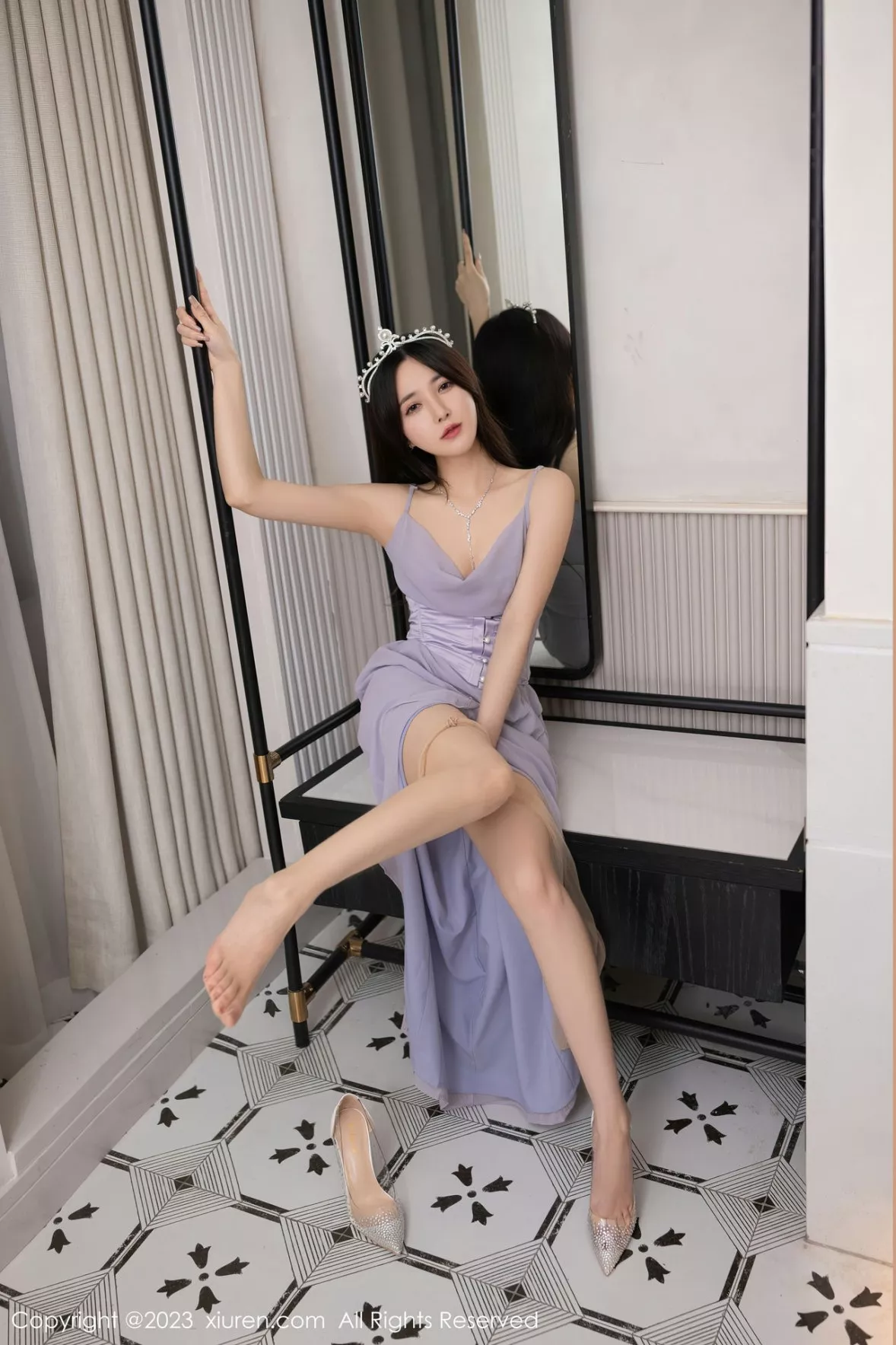 秀人集.com_[XiuRen秀人网]No.6286_模特鱼子酱Fish生日篇主题紫灰色连衣长裙秀曼妙身姿迷人写真83P