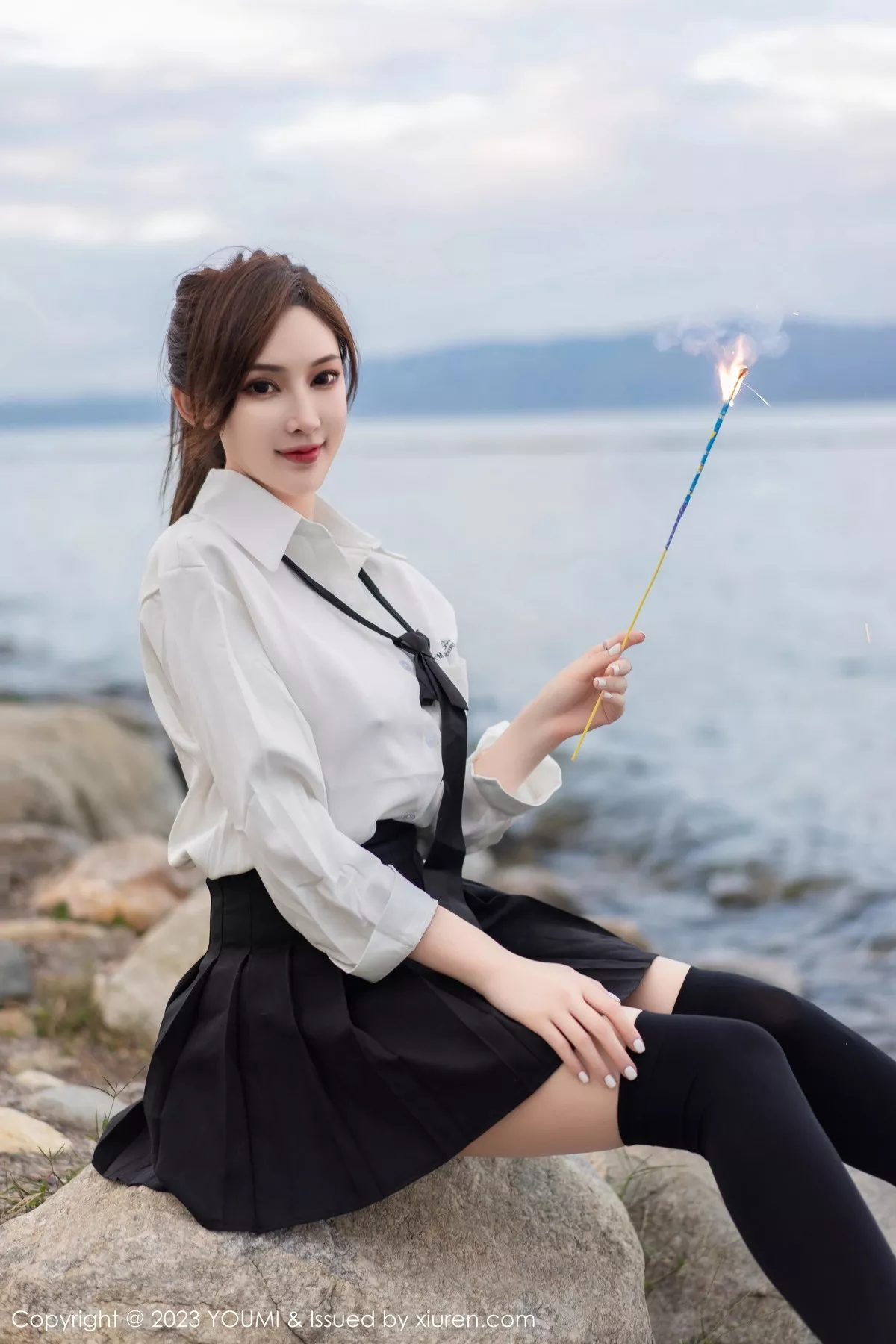 秀人集.com_[YouMi尤蜜荟]Vol.903_女神Carol周妍希大理旅拍性感白T配黑短裙秀完美身材迷人写真100P