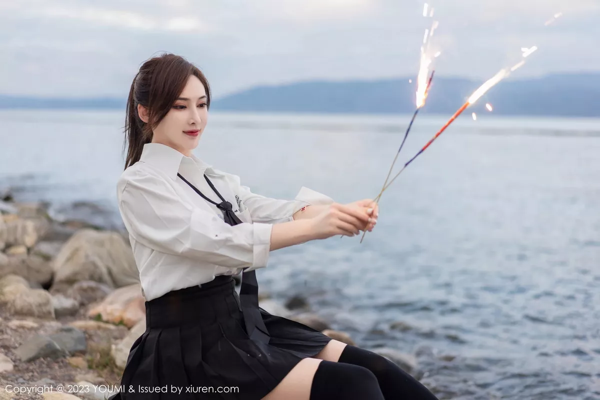 秀人集.com_[YouMi尤蜜荟]Vol.903_女神Carol周妍希大理旅拍性感白T配黑短裙秀完美身材迷人写真100P