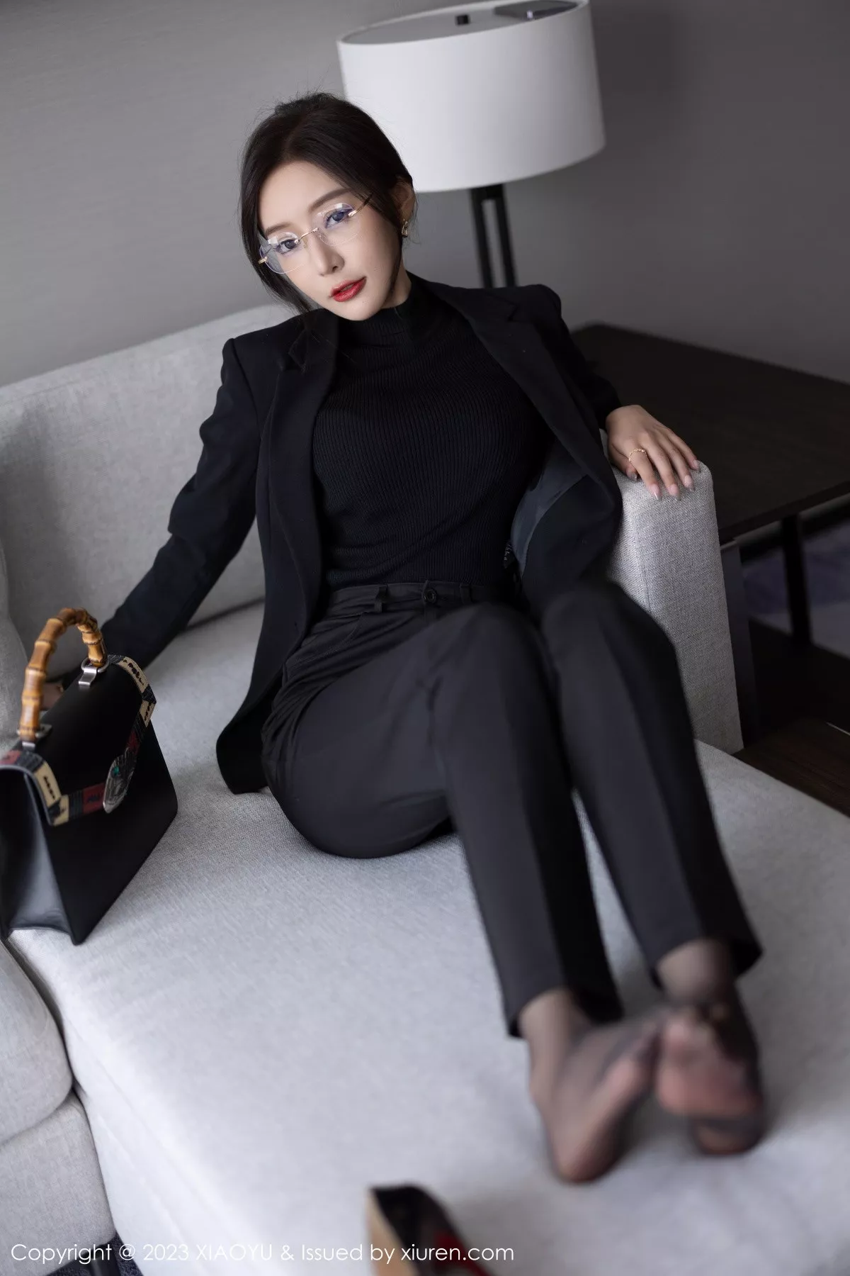 秀人集.com_[XiaoYu画语界]Vol.974_女神王馨瑶yanni性感黑色Ol装露黑色蕾丝内衣超薄黑丝诱惑写真93P