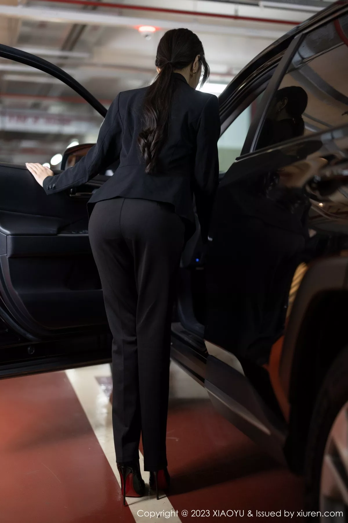 秀人集.com_[XiaoYu画语界]Vol.974_女神王馨瑶yanni性感黑色Ol装露黑色蕾丝内衣超薄黑丝诱惑写真93P