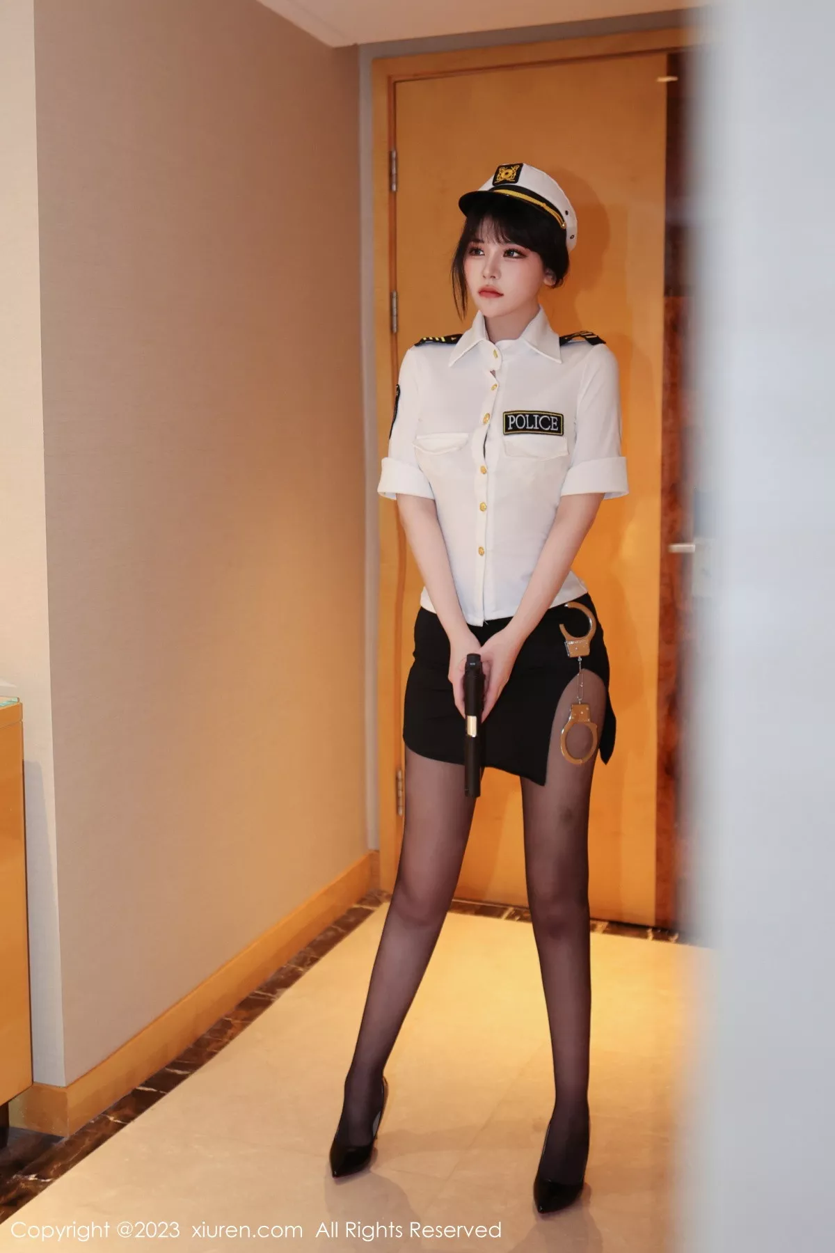 秀人集.com_[XiuRen秀人网]No.6328_模特桃桃子情趣警察制服露淡黄色蕾丝内衣秀曼妙身姿诱惑写真92P
