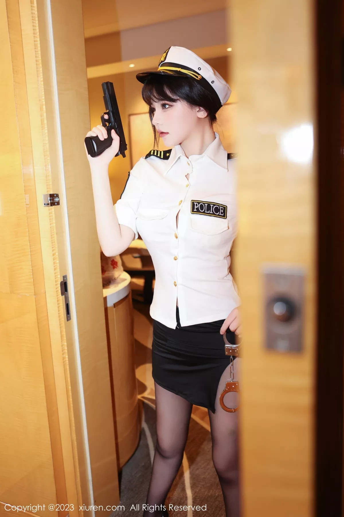 秀人集.com_[XiuRen秀人网]No.6328_模特桃桃子情趣警察制服露淡黄色蕾丝内衣秀曼妙身姿诱惑写真92P