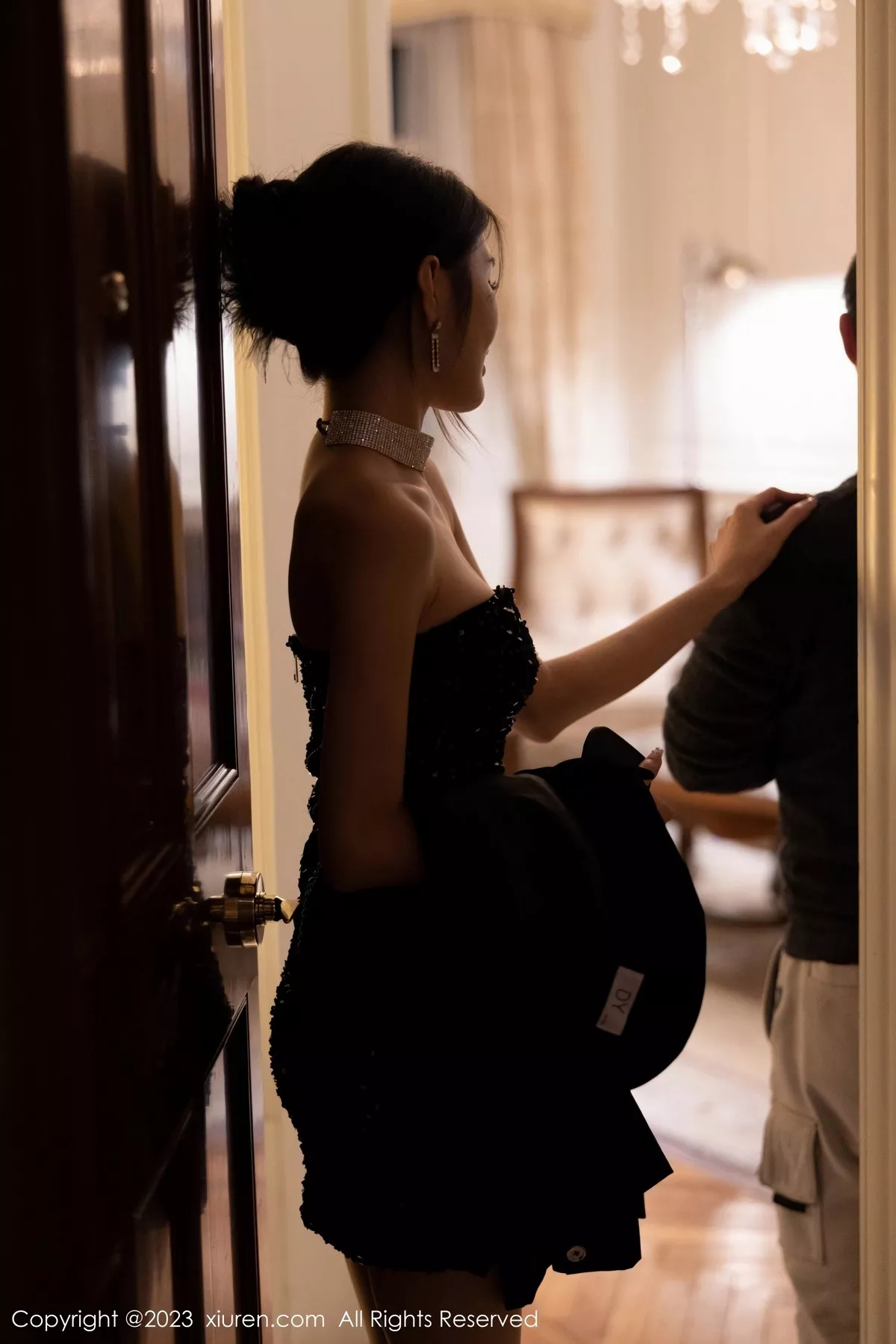 秀人集.com_[XiuRen秀人网]No.6335_模特媛媛酱belle脱西服上衣露黑色连衣短裙开档肉丝撩人诱惑写真99P