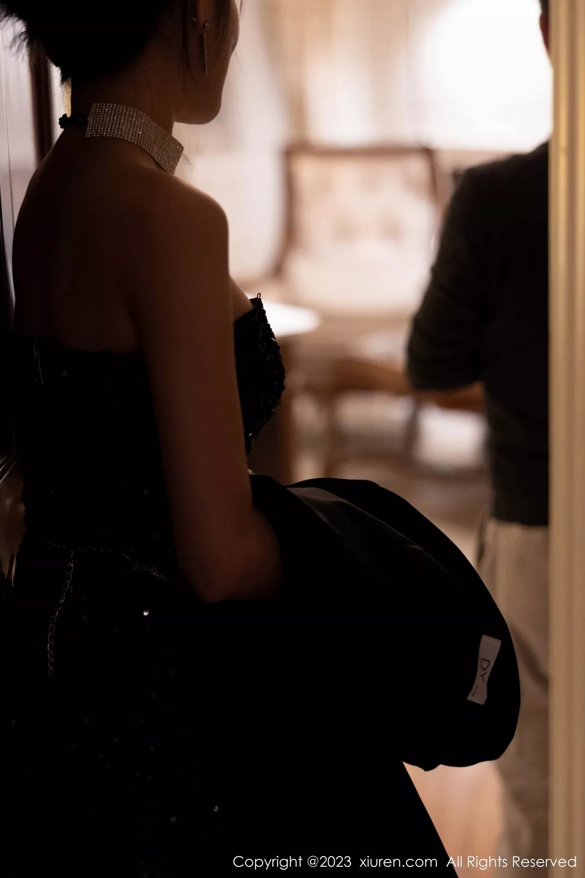 秀人集.com_[XiuRen秀人网]No.6335_模特媛媛酱belle脱西服上衣露黑色连衣短裙开档肉丝撩人诱惑写真99P