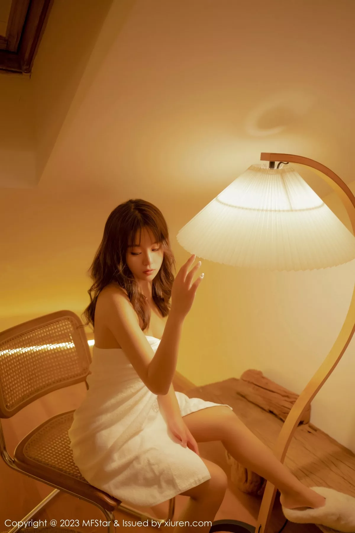 秀人集.com_[MFStar模范学院]Vol.590_新人模特小樱花baby沐浴后出镜白色浴袍秀丰满身材诱惑写真50P