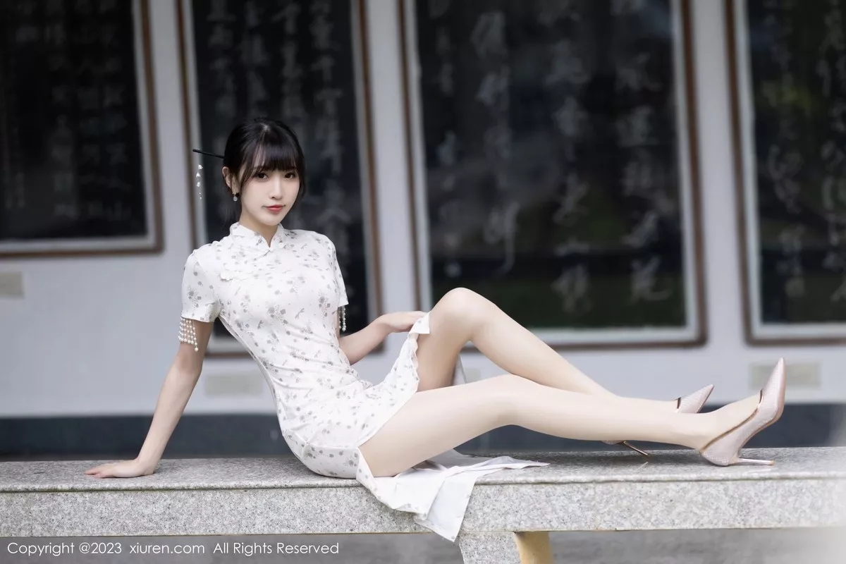 秀人集.com_[XiuRen秀人网]No.6346_模特林星阑海南旅拍性感浅色短款旗袍露浅粉色蕾丝内衣迷人写真85P