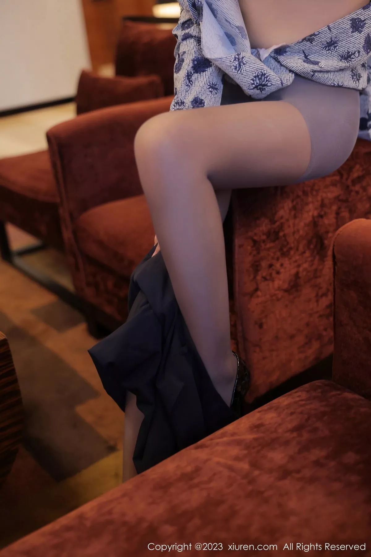 秀人集.com_[XiuRen秀人网]No.6338_新人模特王楚璇脱空姐制服露黑色蕾丝内衣配超薄灰丝诱惑写真56P