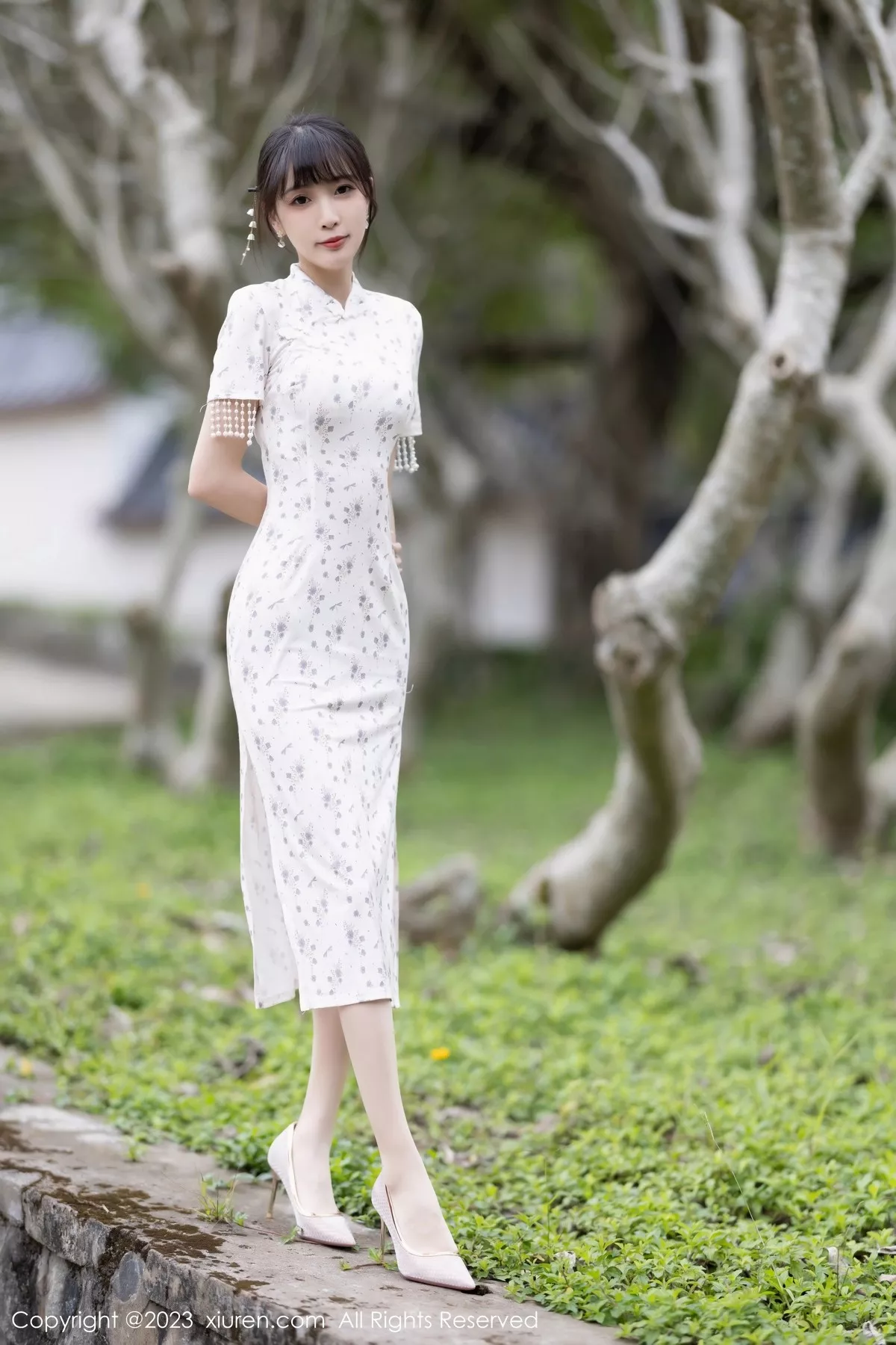 秀人集.com_[XiuRen秀人网]No.6346_模特林星阑海南旅拍性感浅色短款旗袍露浅粉色蕾丝内衣迷人写真85P