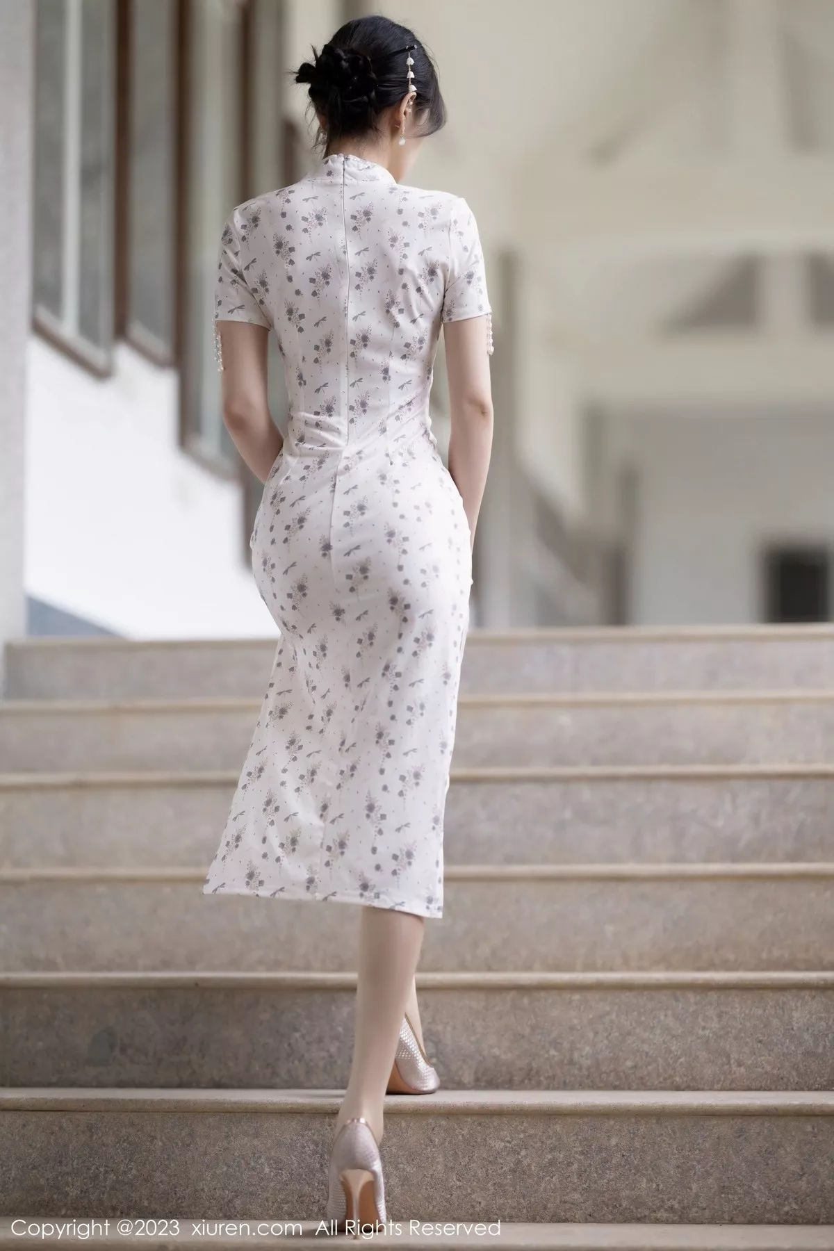 秀人集.com_[XiuRen秀人网]No.6346_模特林星阑海南旅拍性感浅色短款旗袍露浅粉色蕾丝内衣迷人写真85P