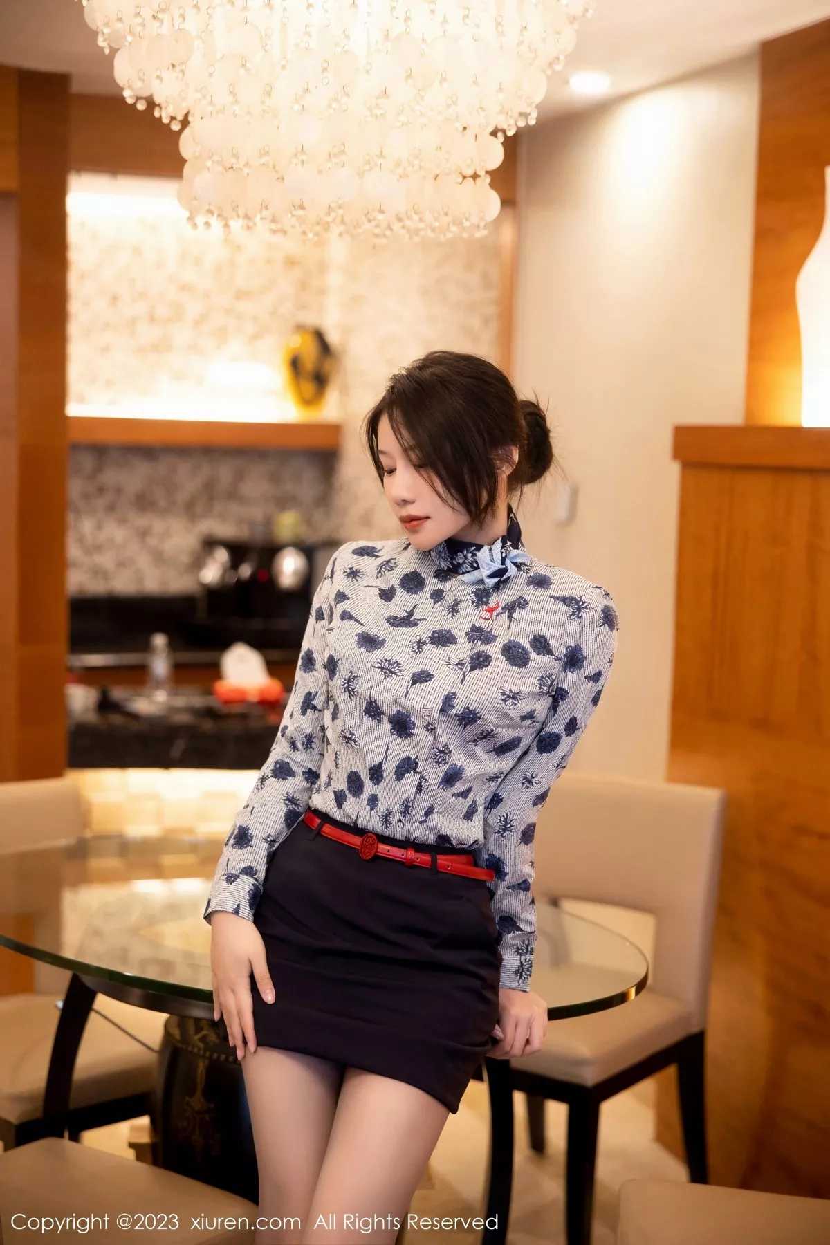 秀人集.com_[XiuRen秀人网]No.6338_新人模特王楚璇脱空姐制服露黑色蕾丝内衣配超薄灰丝诱惑写真56P