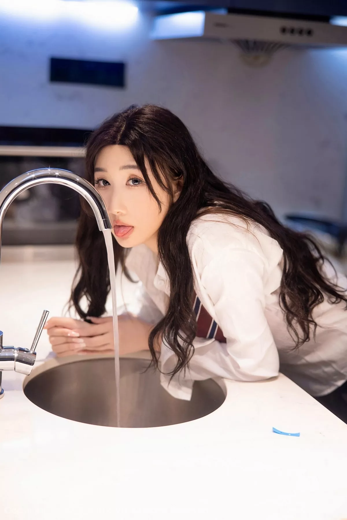 秀人集.com_[XiuRen秀人网]No.6350_模特江真真性感白T配黑短裙露粉色蕾丝内衣黑丝吊袜诱惑写真90P