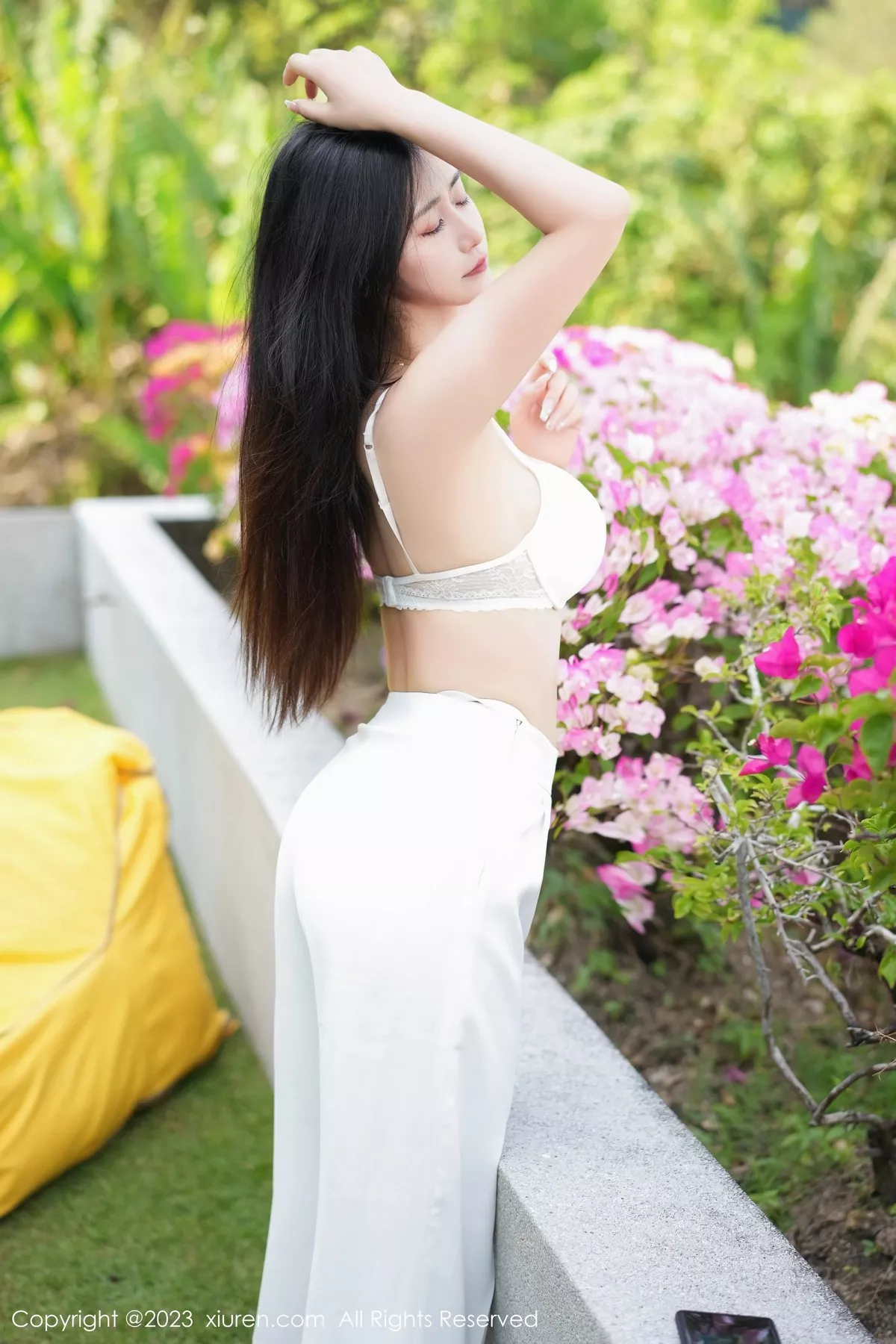 秀人集.com_[XiuRen秀人网]No.6359_模特laura阿姣蓝色短款上衣配白色长裤半脱秀丰满身材诱惑写真68P