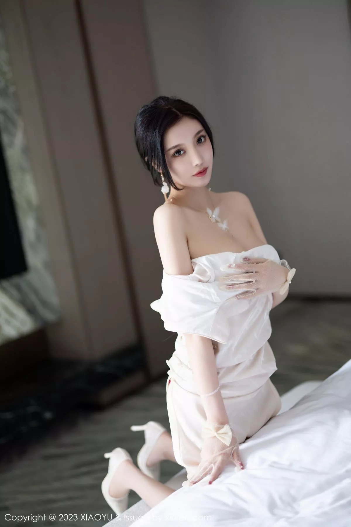 秀人集.com_[XiaoYu画语界]Vol.978_女神杨晨晨Yome性感白色典雅旗袍配白丝袜秀丰腴身材诱惑写真85P