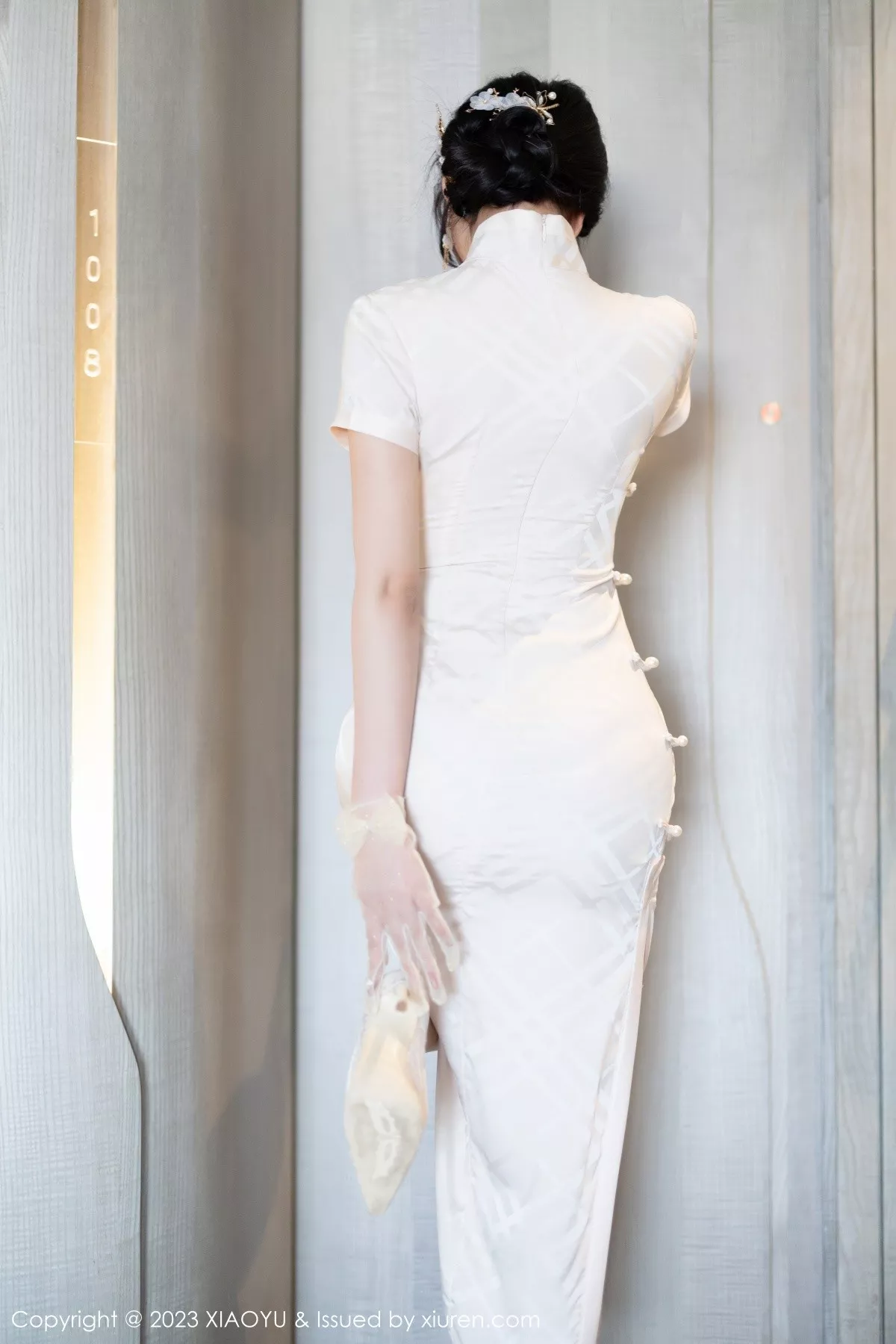 秀人集.com_[XiaoYu画语界]Vol.978_女神杨晨晨Yome性感白色典雅旗袍配白丝袜秀丰腴身材诱惑写真85P