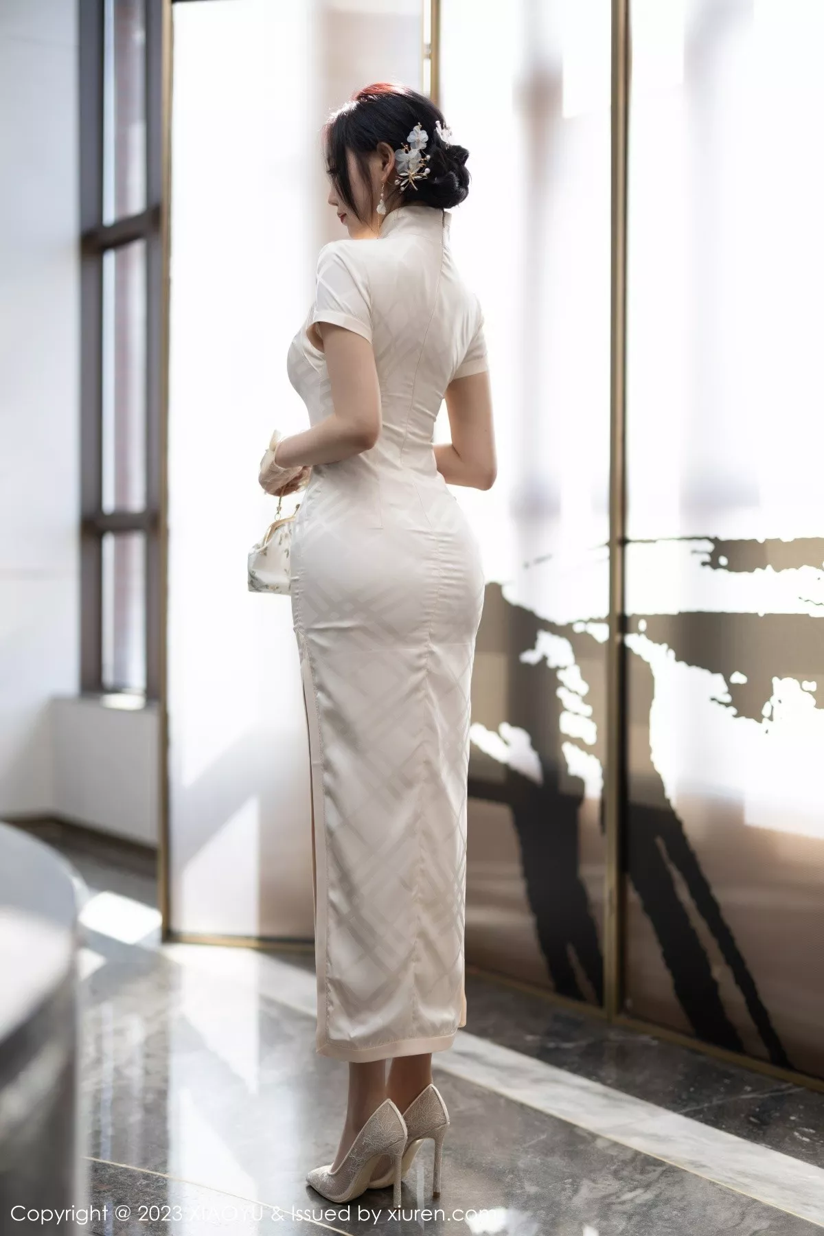 秀人集.com_[XiaoYu画语界]Vol.978_女神杨晨晨Yome性感白色典雅旗袍配白丝袜秀丰腴身材诱惑写真85P