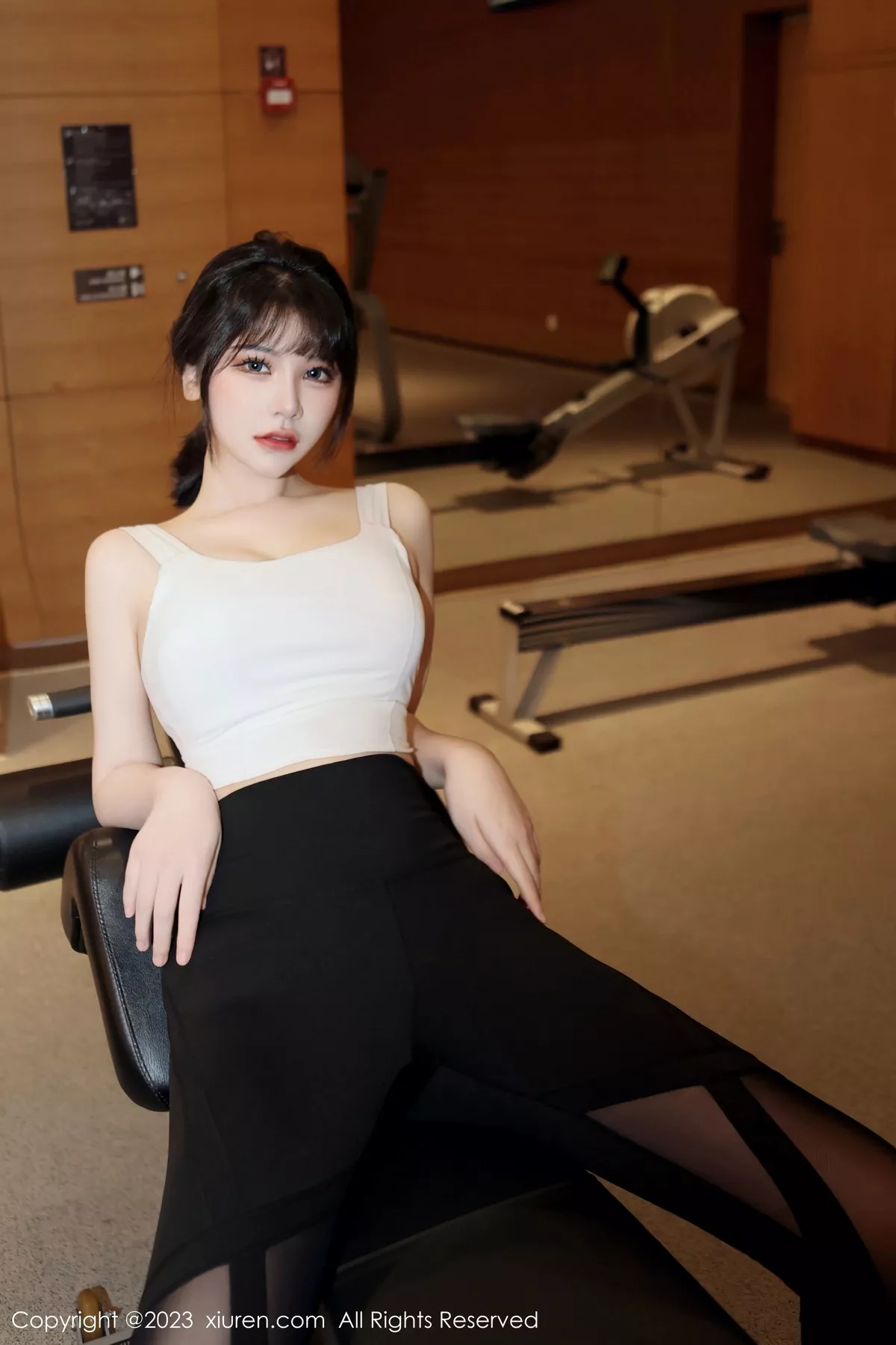 秀人集.com_[XiuRen秀人网]No.6289_模特桃桃子白色短款上衣配瑜伽裤半脱露性感内衣完美诱惑写真80P