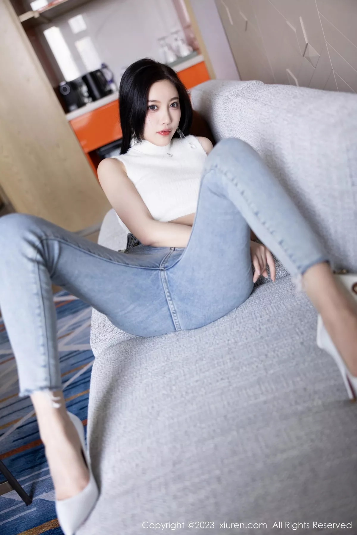 秀人集.com_[XiuRen秀人网]No.6377_女神杨晨晨Yome白色短款上衣配牛仔裤秀丰腴身材完美诱惑写真80P