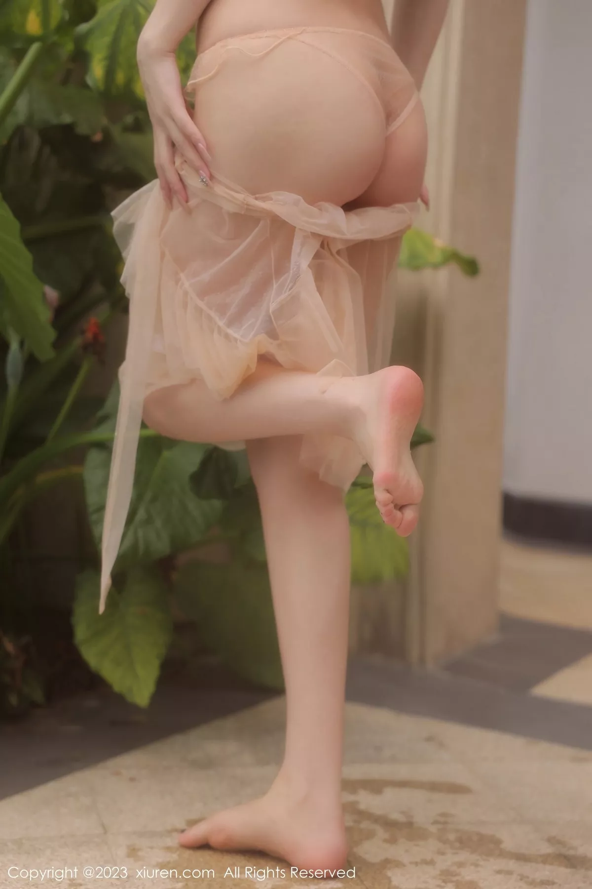 秀人集.com_[XiuRen秀人网]No.6370_模特李雅柔泳池场景性感浅色薄透连衣长裙秀完美身材诱惑写真55P