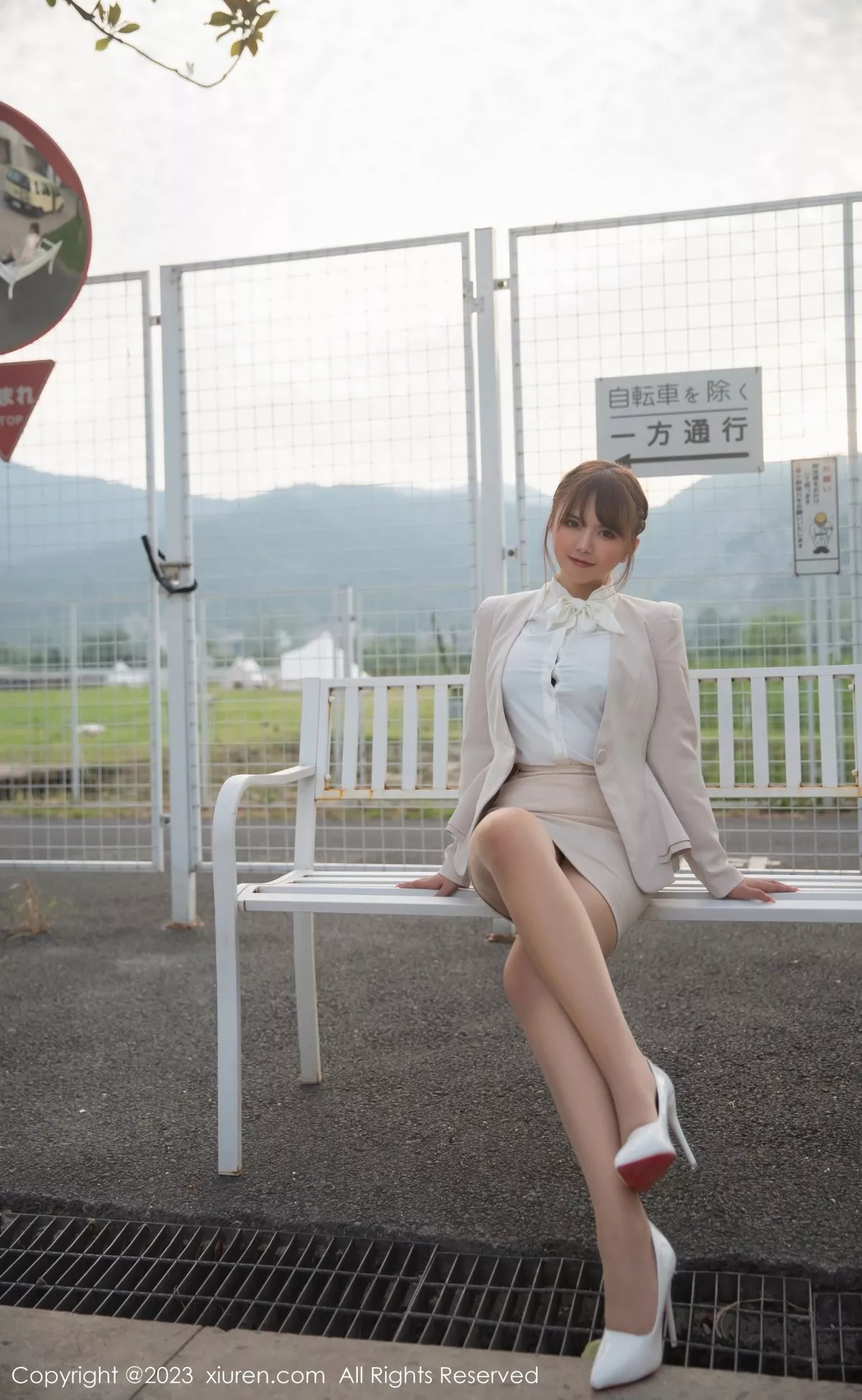 秀人集.com_[XiuRen秀人网]No.6383_模特张思允Nice户外OL装半脱露性感黑色蕾丝内衣迷人诱惑写真87P