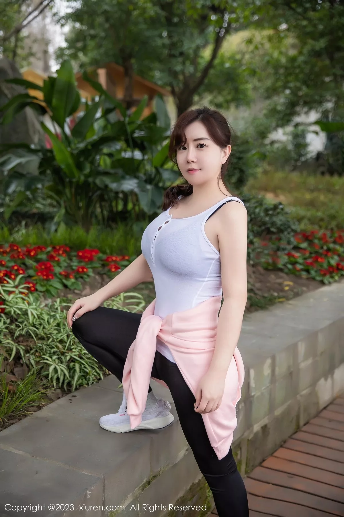 秀人集.com_[XiuRen秀人网]No.6386_模特王婉悠Queen性感紧身运动服半脱秀丰满身材惹火诱惑写真52P